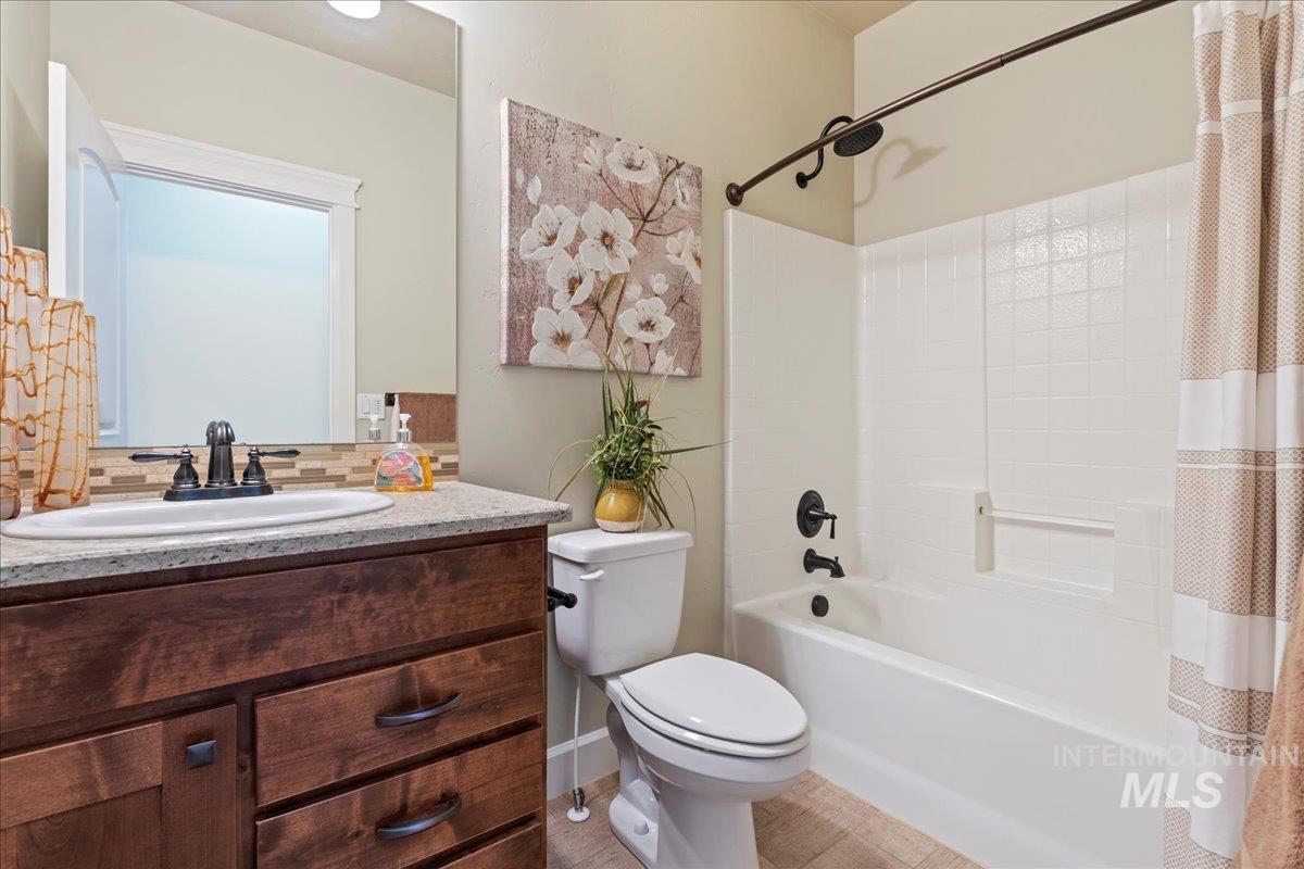 423 E Gannett, Meridian, Idaho 83642, 3 Bedrooms, 3 Bathrooms, Residential For Sale, Price $799,000,MLS 98974666