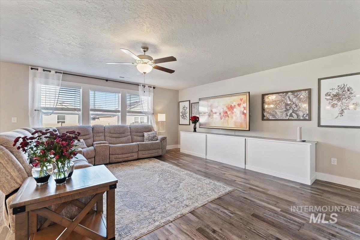 16719 Hopper Avenue, Caldwell, Idaho 83607, 5 Bedrooms, 2.5 Bathrooms, Residential For Sale, Price $449,999, 98974669