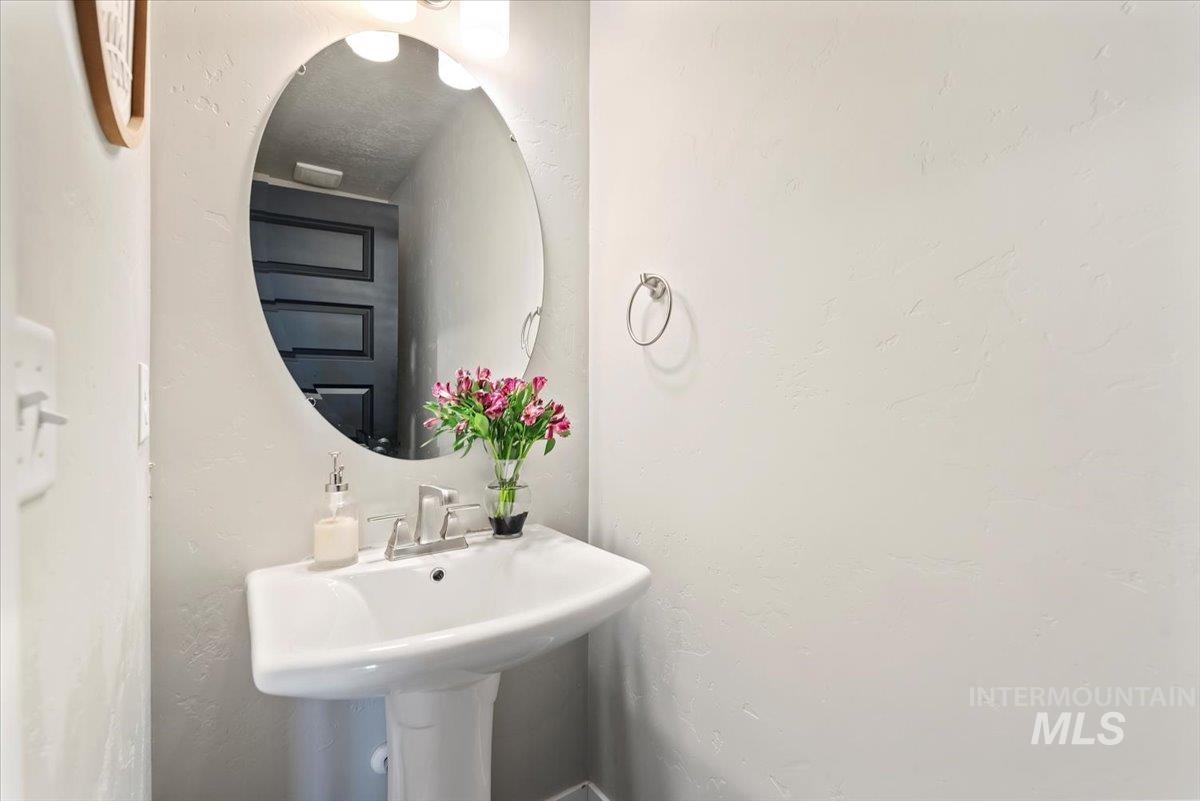 16719 Hopper Avenue, Caldwell, Idaho 83607, 5 Bedrooms, 2.5 Bathrooms, Residential For Sale, Price $449,999, 98974669