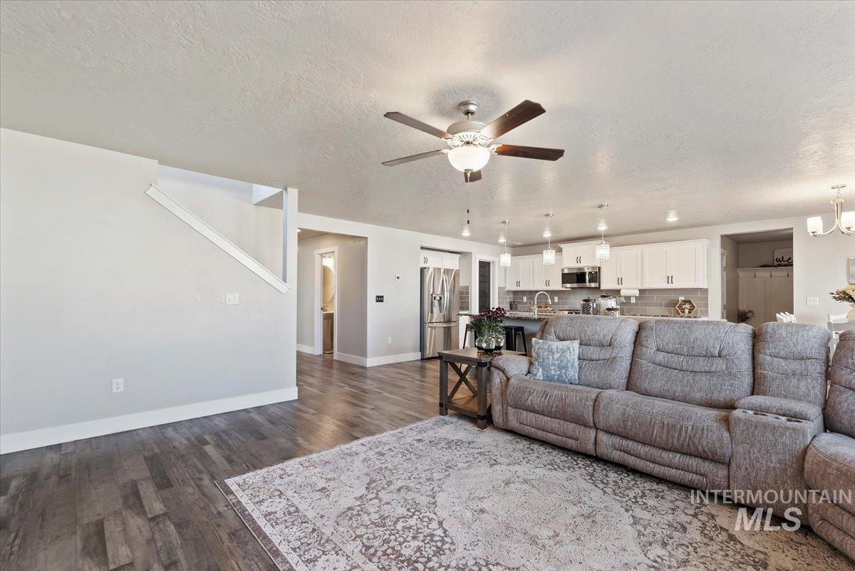 16719 Hopper Avenue, Caldwell, Idaho 83607, 5 Bedrooms, 2.5 Bathrooms, Residential For Sale, Price $449,999, 98974669