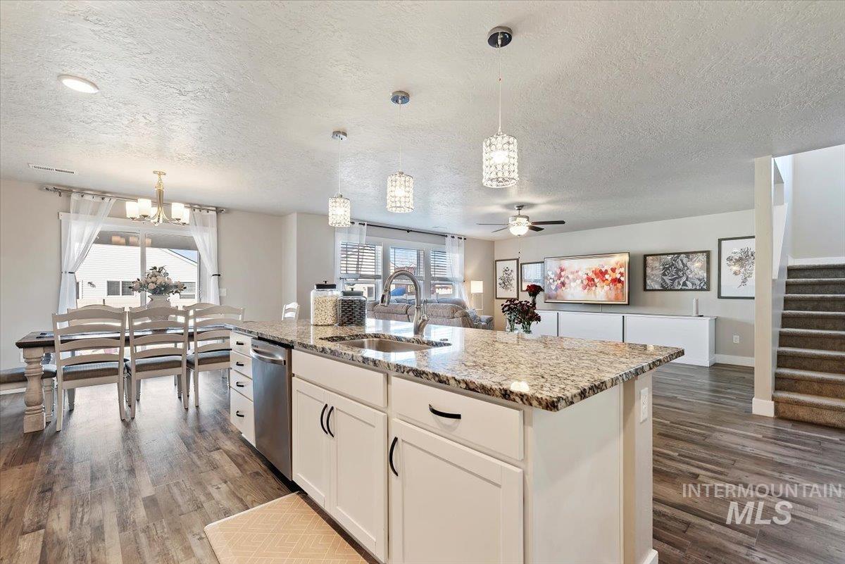 16719 Hopper Avenue, Caldwell, Idaho 83607, 5 Bedrooms, 2.5 Bathrooms, Residential For Sale, Price $449,999, 98974669