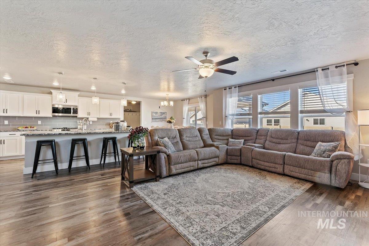 16719 Hopper Avenue, Caldwell, Idaho 83607, 5 Bedrooms, 2.5 Bathrooms, Residential For Sale, Price $449,999, 98974669