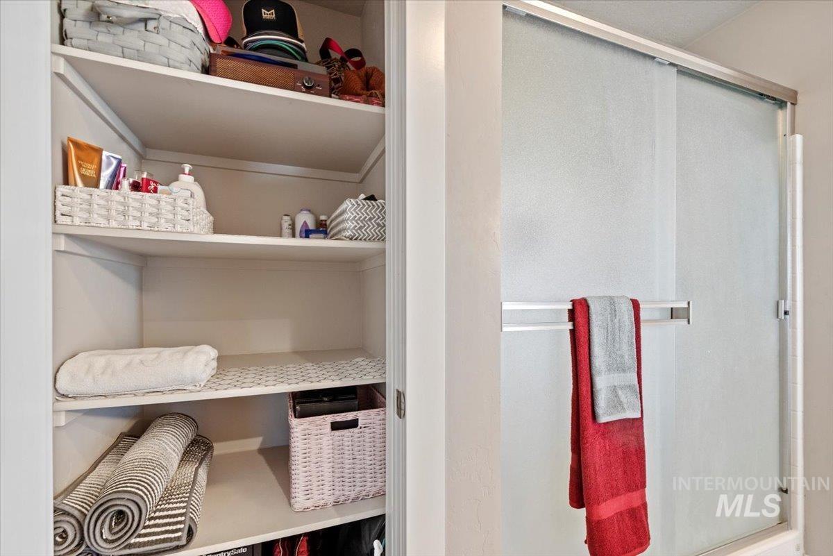 16719 Hopper Avenue, Caldwell, Idaho 83607, 5 Bedrooms, 2.5 Bathrooms, Residential For Sale, Price $449,999, 98974669