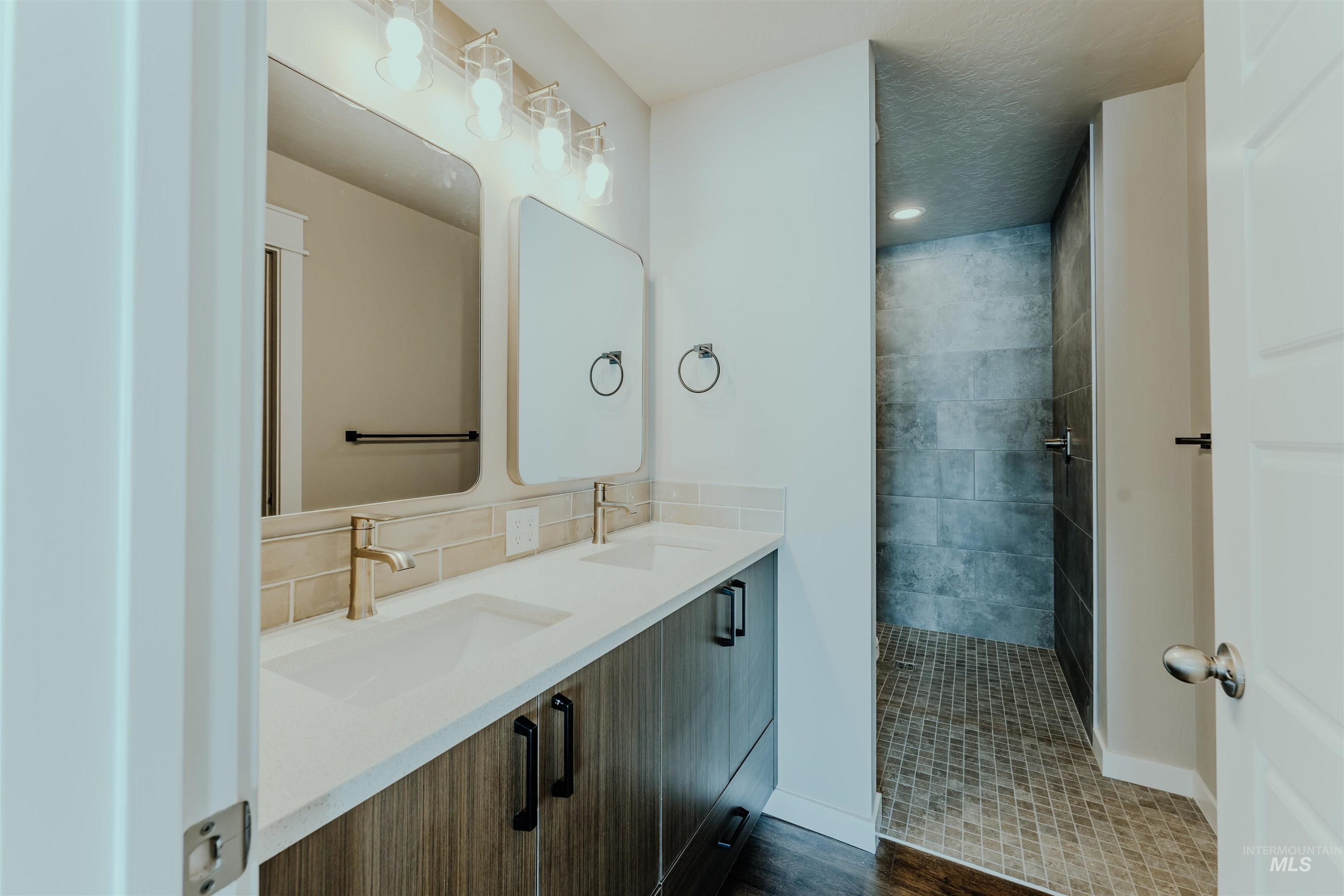 1239 Phillips Circle, Ontario, Oregon 97914-3905, 2 Bedrooms, 2 Bathrooms, Residential For Sale, Price $230,000,MLS 98974673