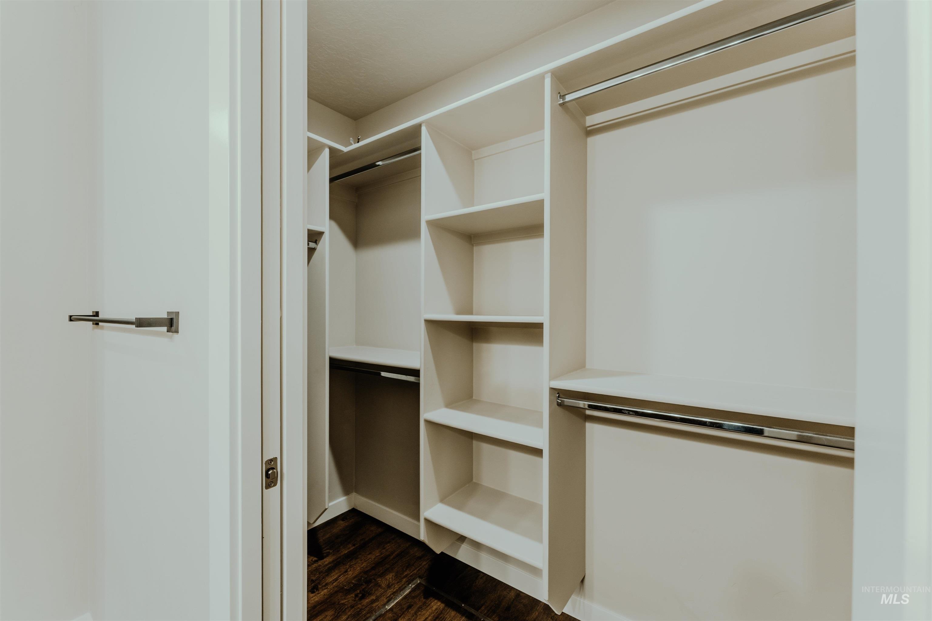 1239 Phillips Circle, Ontario, Oregon 97914-3905, 2 Bedrooms, 2 Bathrooms, Residential For Sale, Price $230,000,MLS 98974673