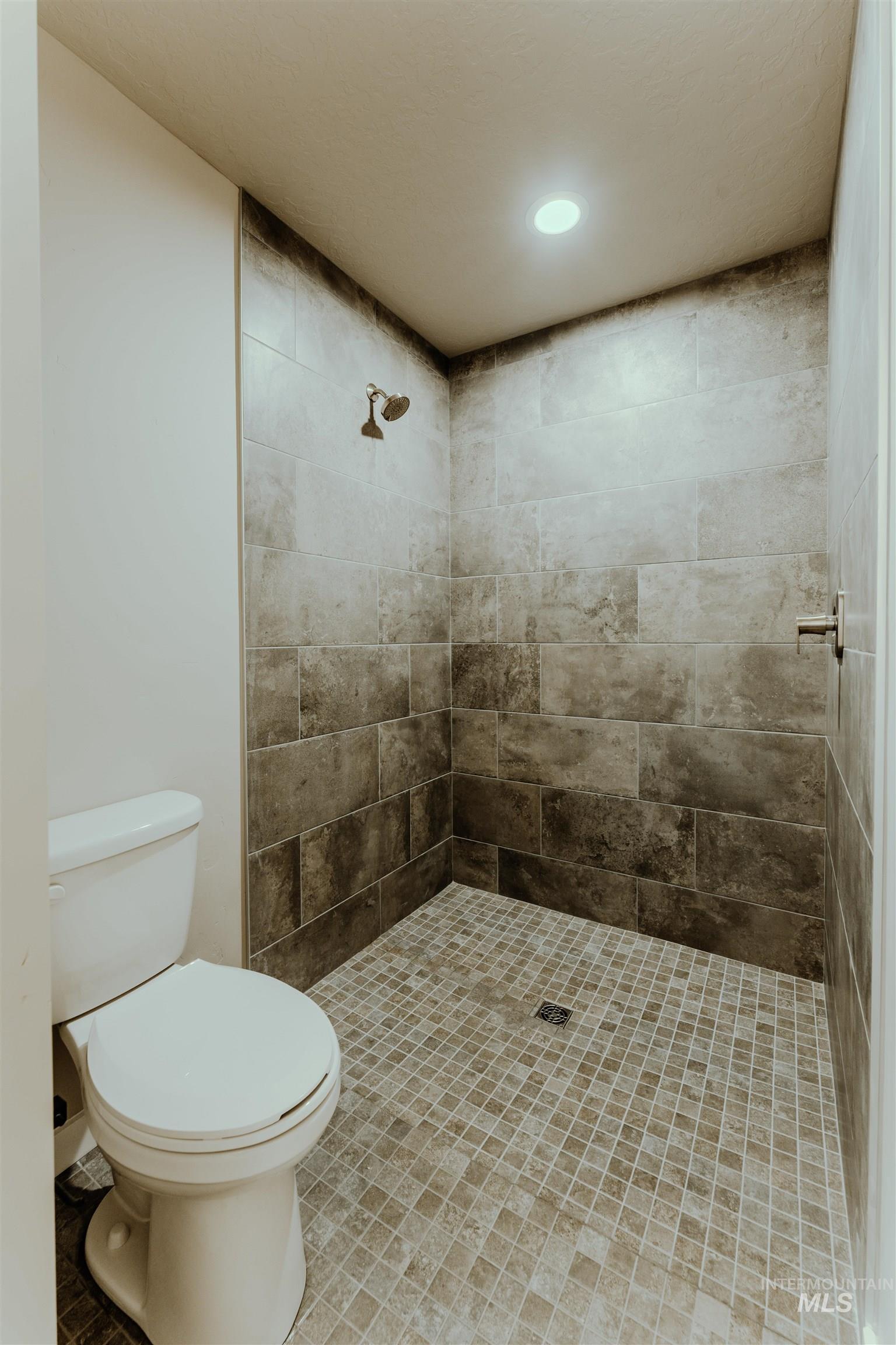 1239 Phillips Circle, Ontario, Oregon 97914-3905, 2 Bedrooms, 2 Bathrooms, Residential For Sale, Price $230,000,MLS 98974673