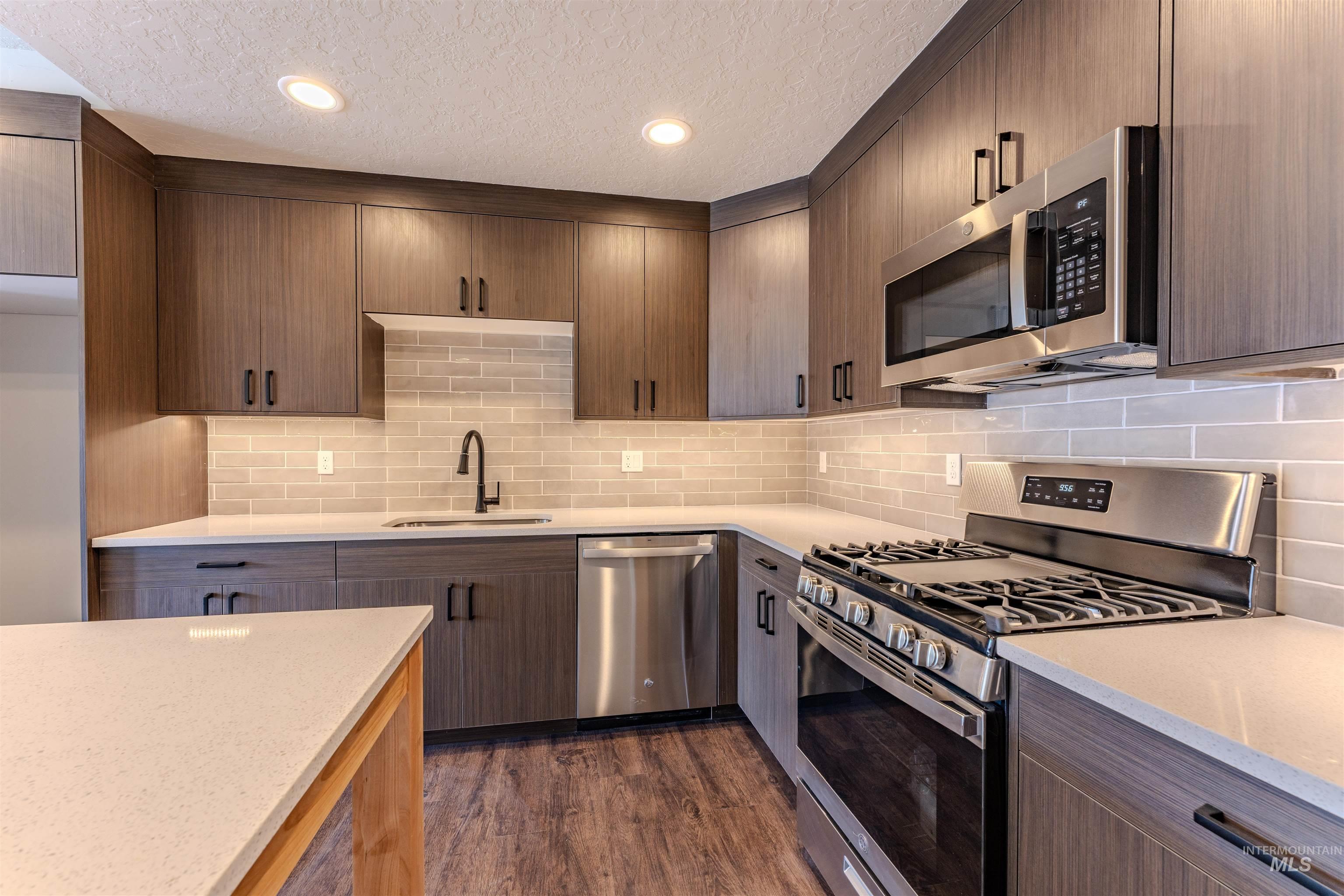 1239 Phillips Circle, Ontario, Oregon 97914-3905, 2 Bedrooms, 2 Bathrooms, Residential For Sale, Price $230,000,MLS 98974673