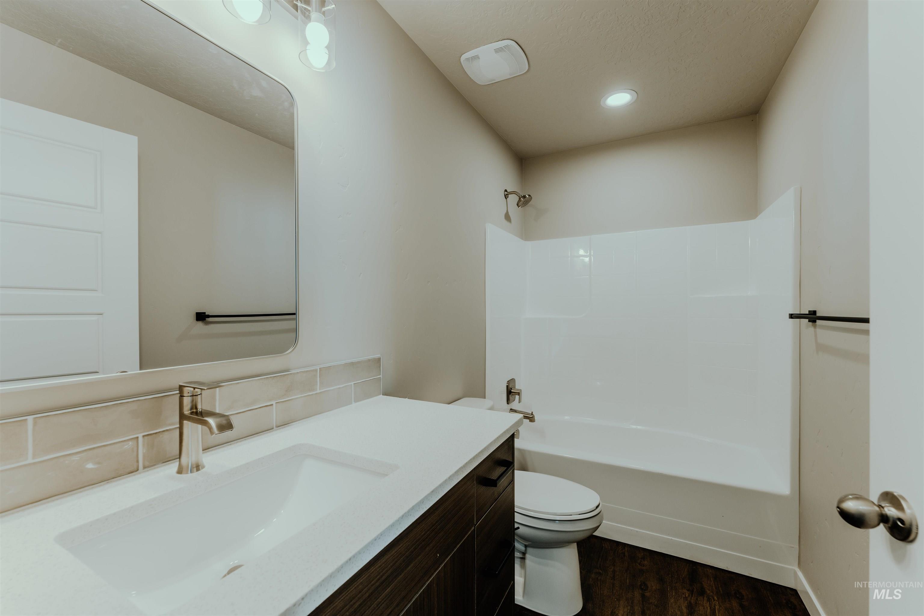 1239 Phillips Circle, Ontario, Oregon 97914-3905, 2 Bedrooms, 2 Bathrooms, Residential For Sale, Price $230,000,MLS 98974673