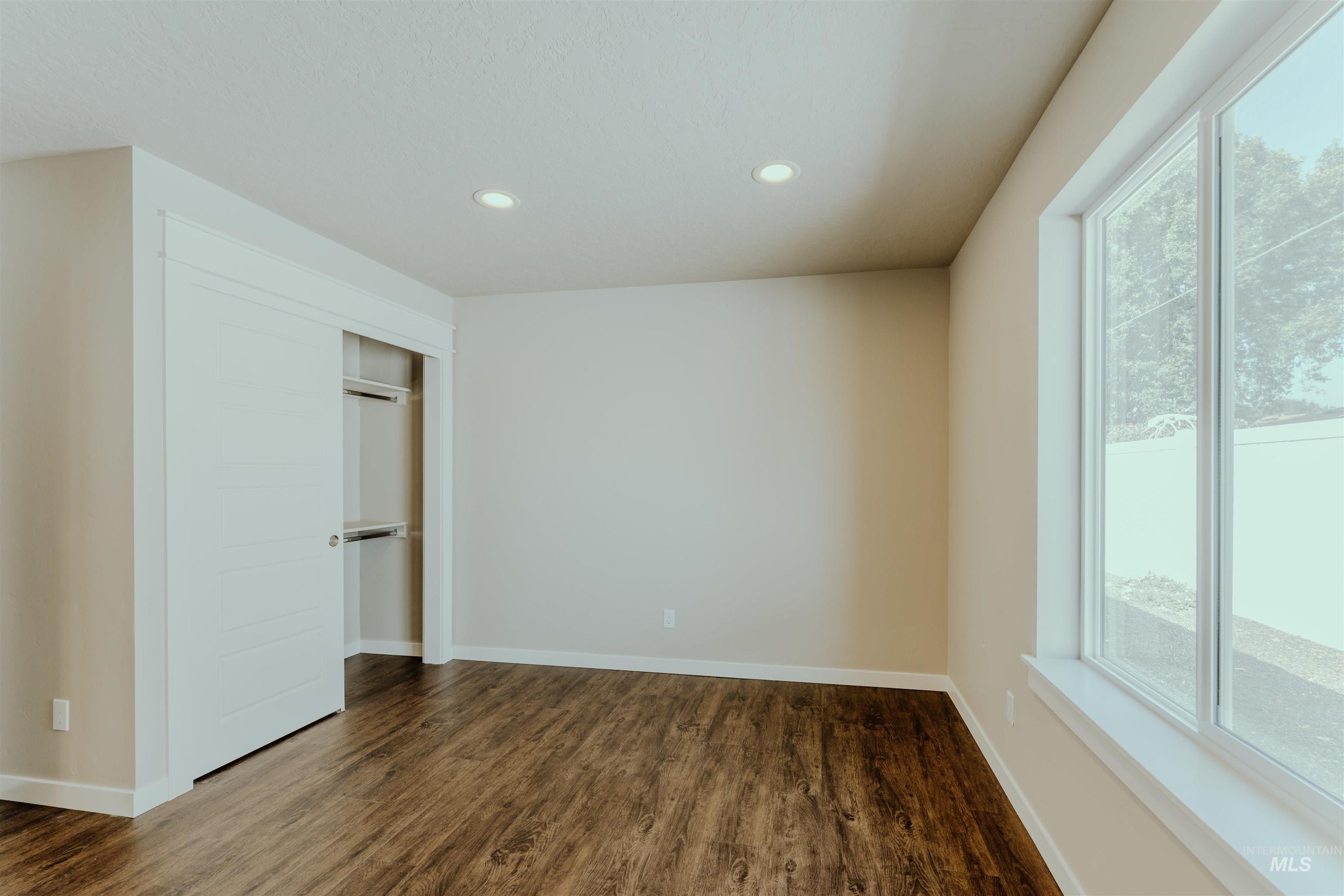 1239 Phillips Circle, Ontario, Oregon 97914-3905, 2 Bedrooms, 2 Bathrooms, Residential For Sale, Price $230,000,MLS 98974673