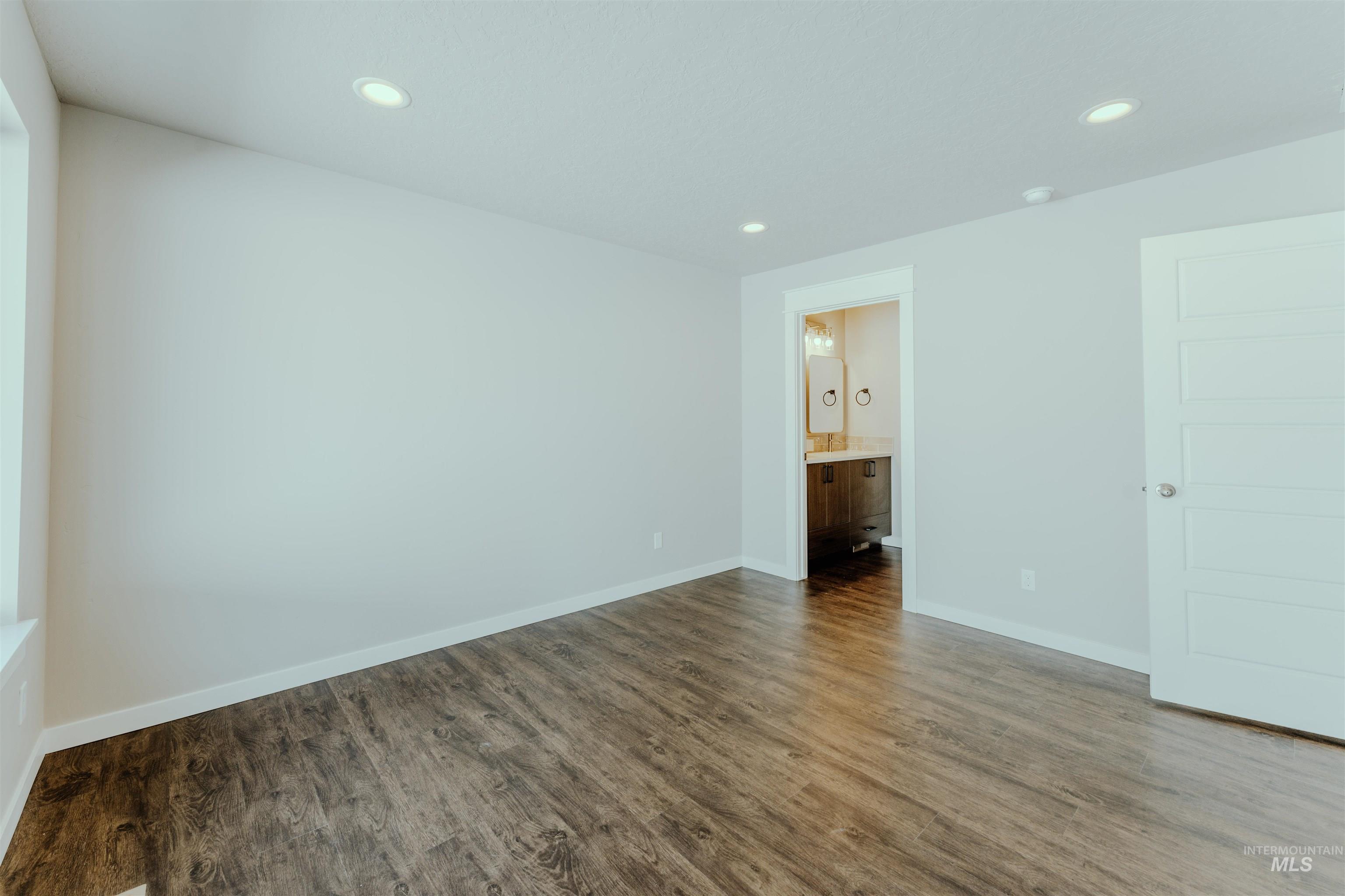 1239 Phillips Circle, Ontario, Oregon 97914-3905, 2 Bedrooms, 2 Bathrooms, Residential For Sale, Price $230,000,MLS 98974673