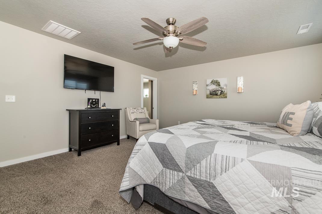 7744 E Rogue Dr, Nampa, Idaho 83687, 5 Bedrooms, 2.5 Bathrooms, Residential For Sale, Price $559,500, 98974676