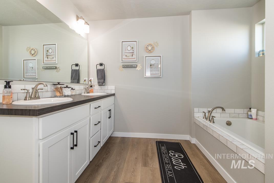 7744 E Rogue Dr, Nampa, Idaho 83687, 5 Bedrooms, 2.5 Bathrooms, Residential For Sale, Price $559,500, 98974676