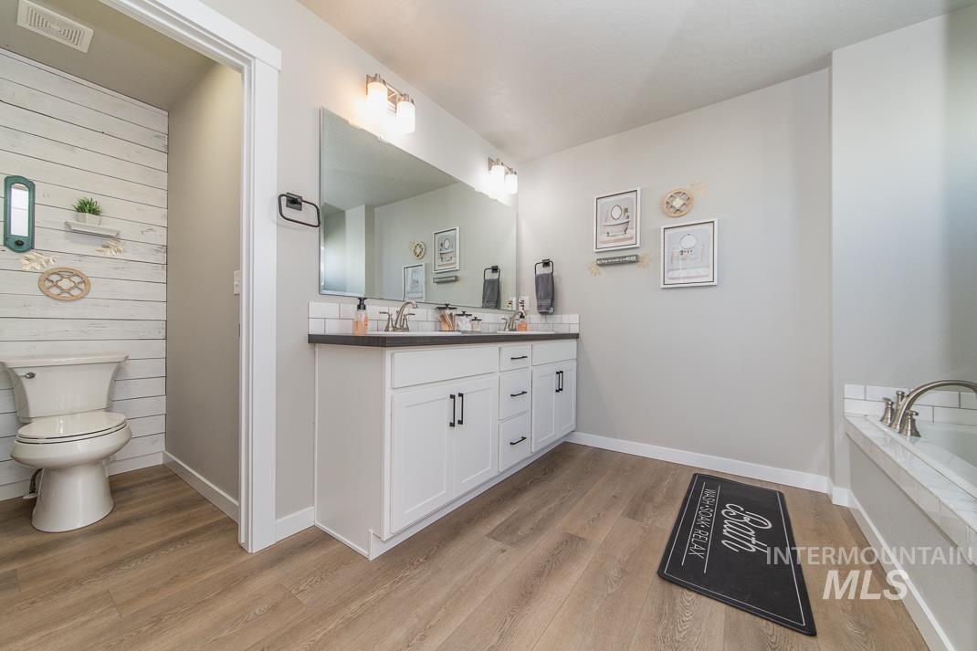 7744 E Rogue Dr, Nampa, Idaho 83687, 5 Bedrooms, 2.5 Bathrooms, Residential For Sale, Price $559,500, 98974676