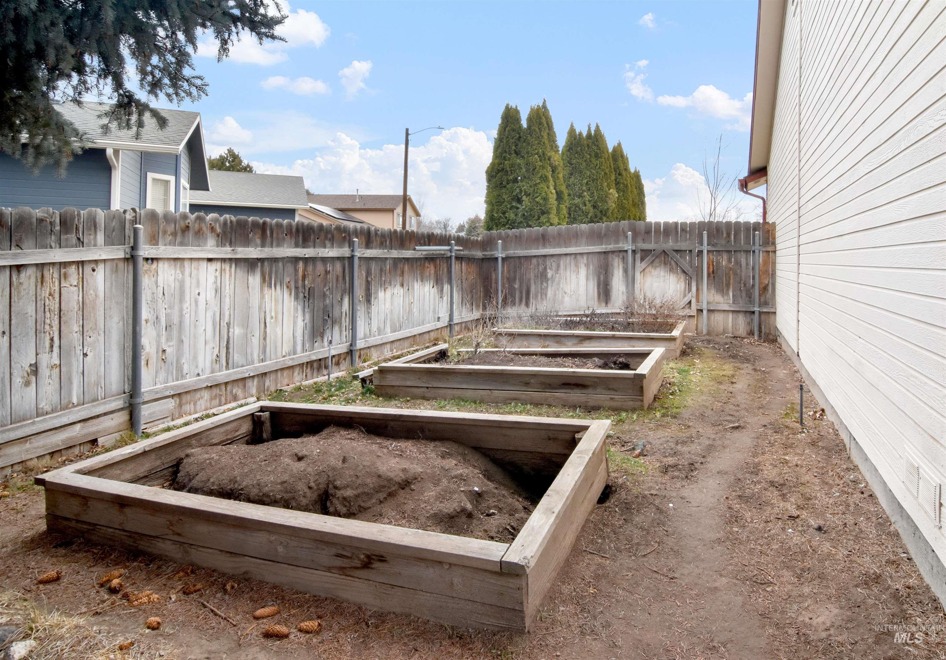 875 Eagle Court, Mountain Home, Idaho 83647, 3 Bedrooms, 2 Bathrooms, Residential For Sale, Price $370,000, 98974677