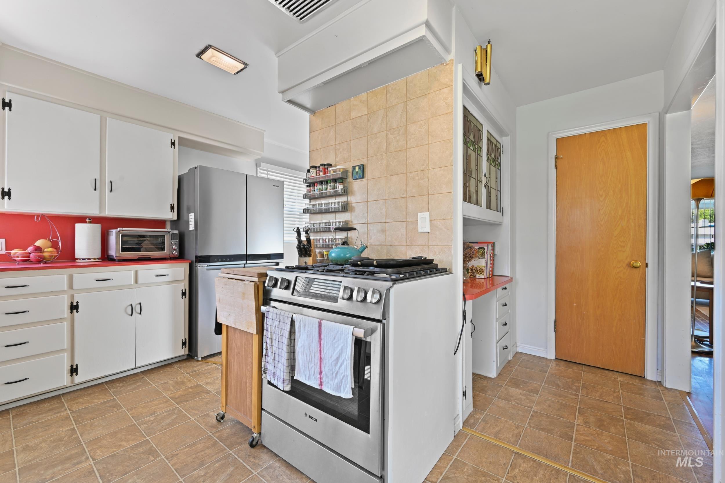 1915 S Montana Ave, Caldwell, Idaho 83605, 2 Bedrooms, 1 Bathroom, Residential For Sale, Price $315,000,MLS 98974679