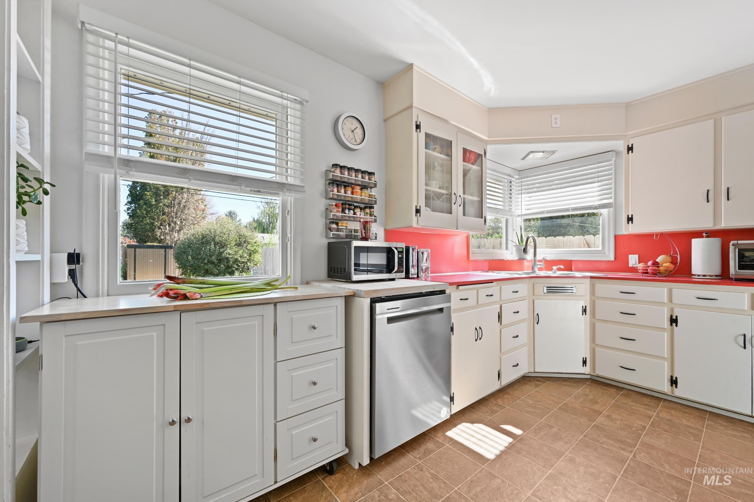 1915 S Montana Ave, Caldwell, Idaho 83605, 2 Bedrooms, 1 Bathroom, Residential For Sale, Price $315,000,MLS 98974679