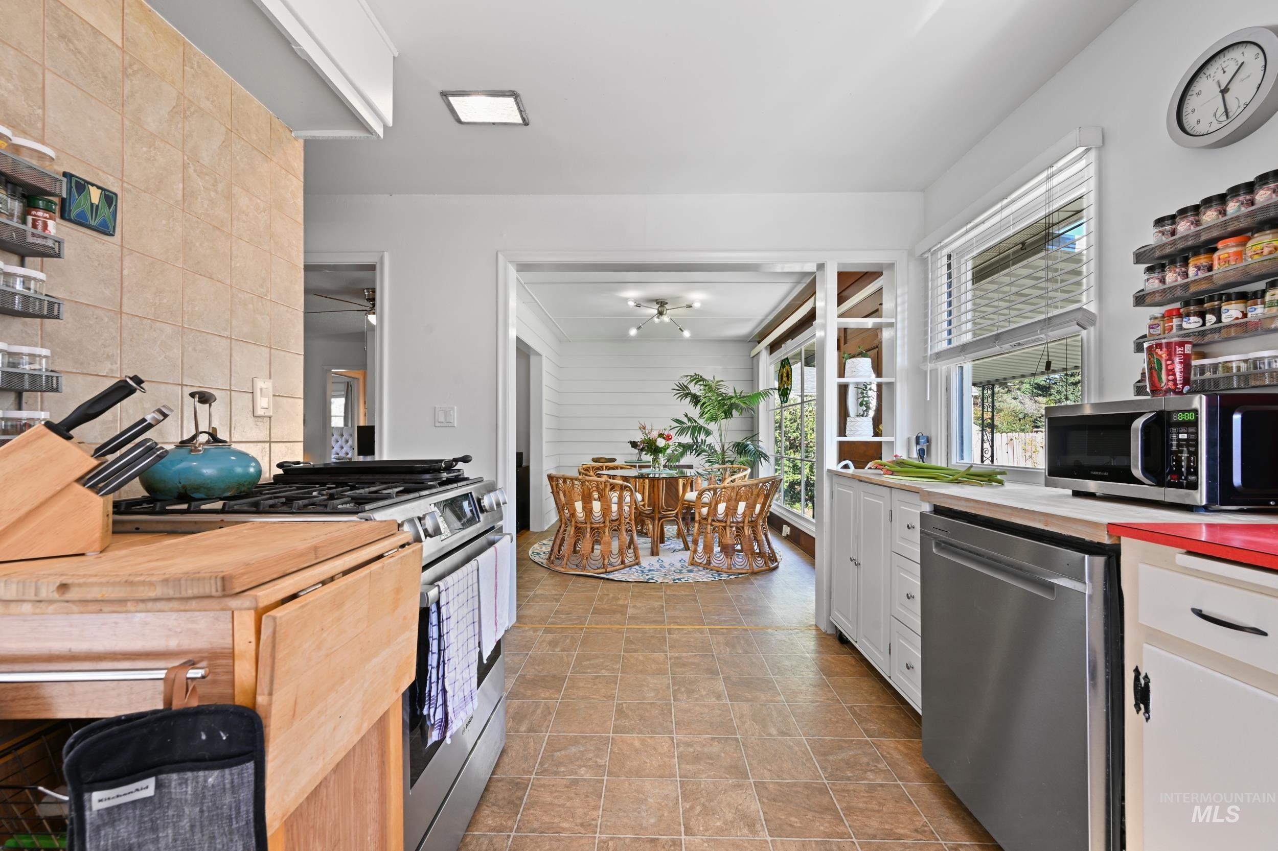 1915 S Montana Ave, Caldwell, Idaho 83605, 2 Bedrooms, 1 Bathroom, Residential For Sale, Price $315,000,MLS 98974679