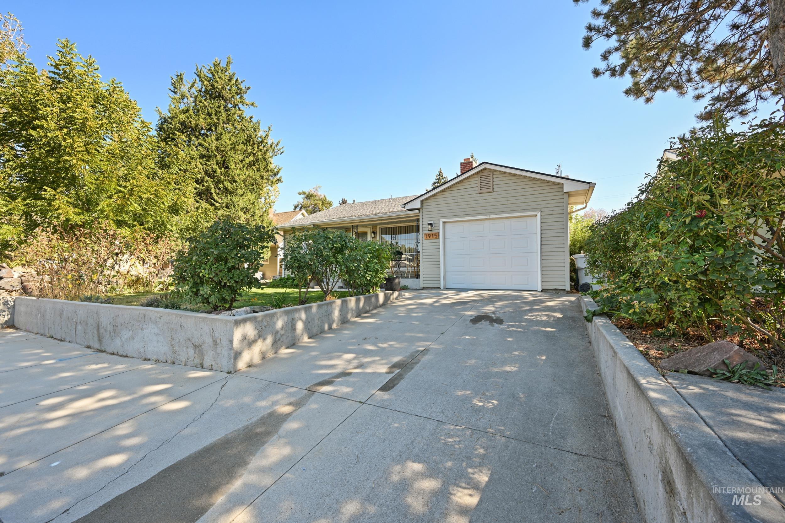 1915 S Montana Ave, Caldwell, Idaho 83605, 2 Bedrooms, 1 Bathroom, Residential For Sale, Price $315,000,MLS 98974679