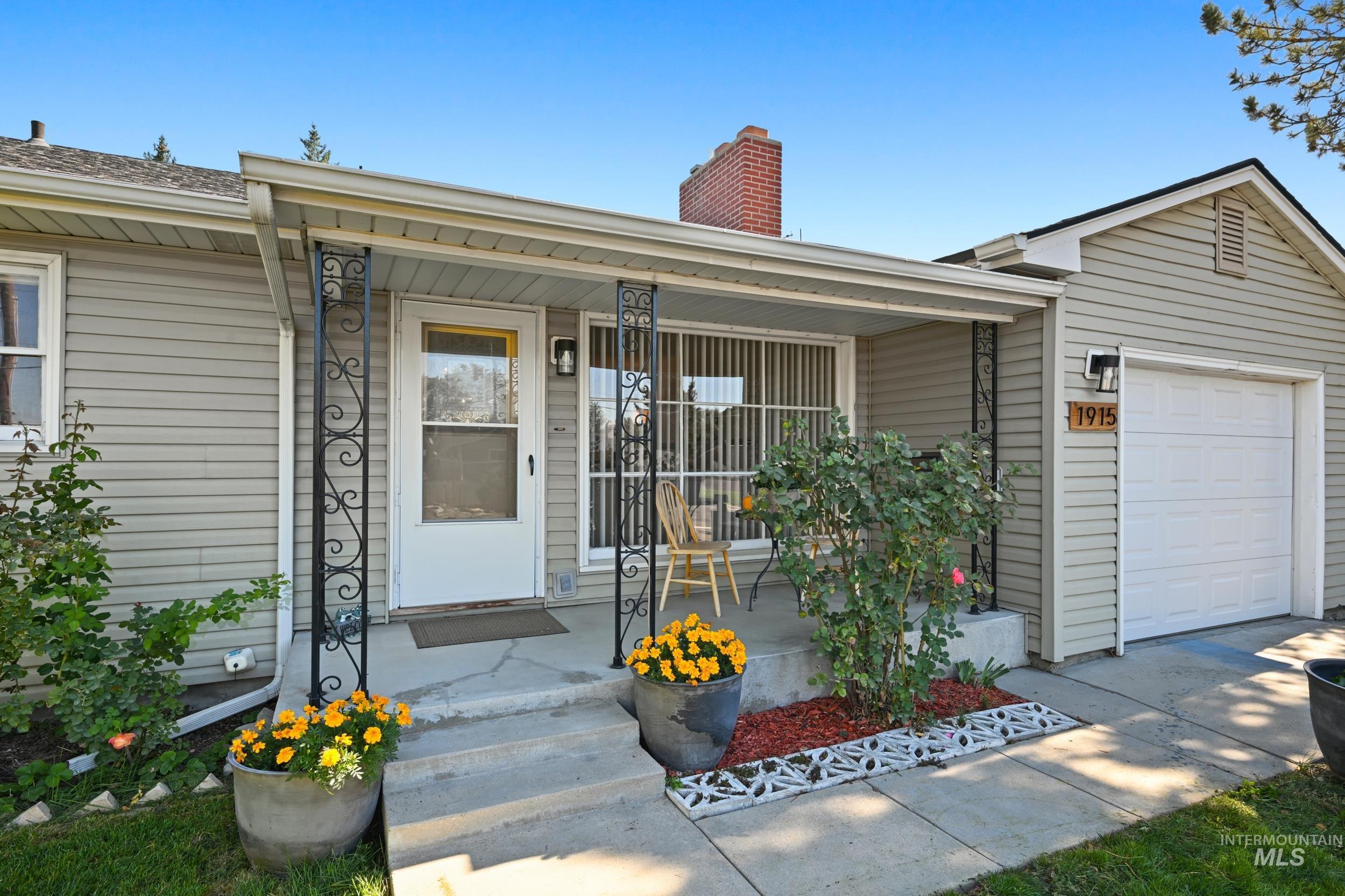 1915 S Montana Ave, Caldwell, Idaho 83605, 2 Bedrooms, 1 Bathroom, Residential For Sale, Price $315,000,MLS 98974679