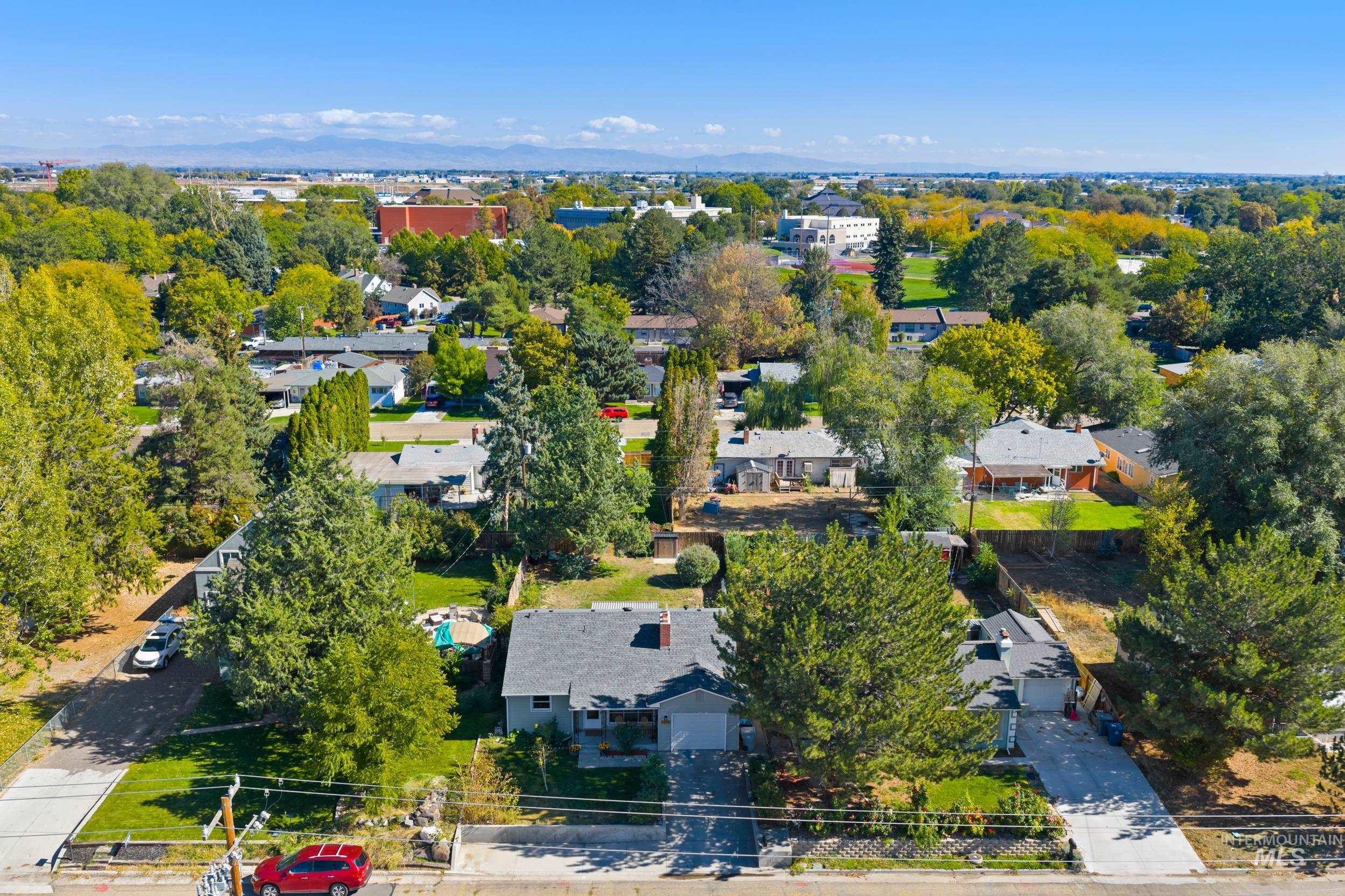 1915 S Montana Ave, Caldwell, Idaho 83605, 2 Bedrooms, 1 Bathroom, Residential For Sale, Price $315,000,MLS 98974679