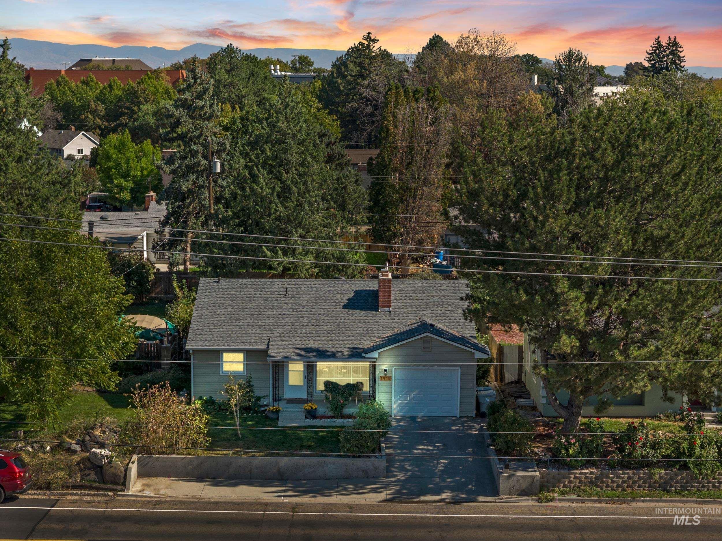 1915 S Montana Ave, Caldwell, Idaho 83605, 2 Bedrooms, 1 Bathroom, Residential For Sale, Price $315,000,MLS 98974679