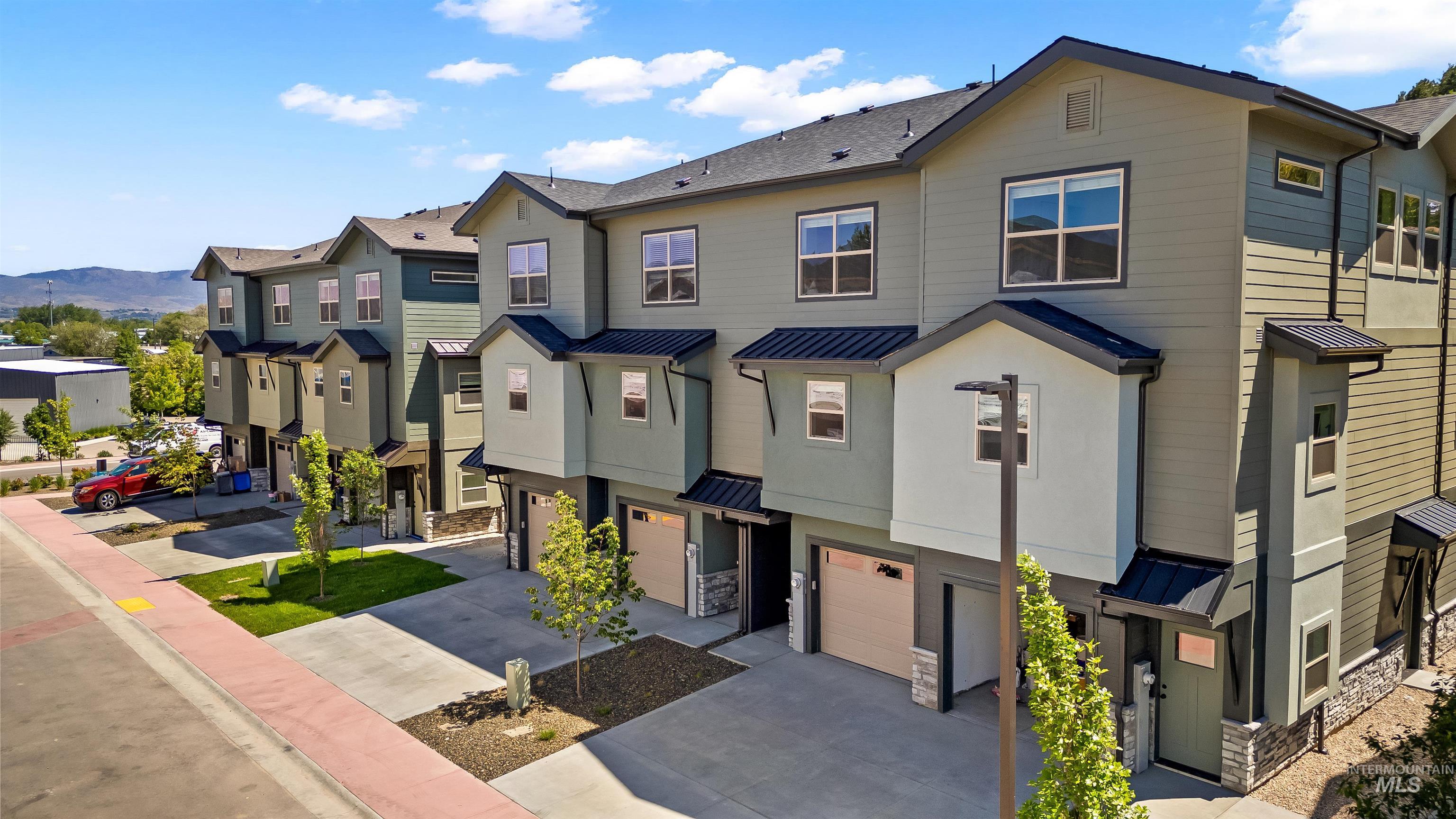 4343 N Waltz Lane, Garden City, Idaho 83714, 3 Bedrooms, 3 Bathrooms, Residential For Sale, Price $439,900, 98974681