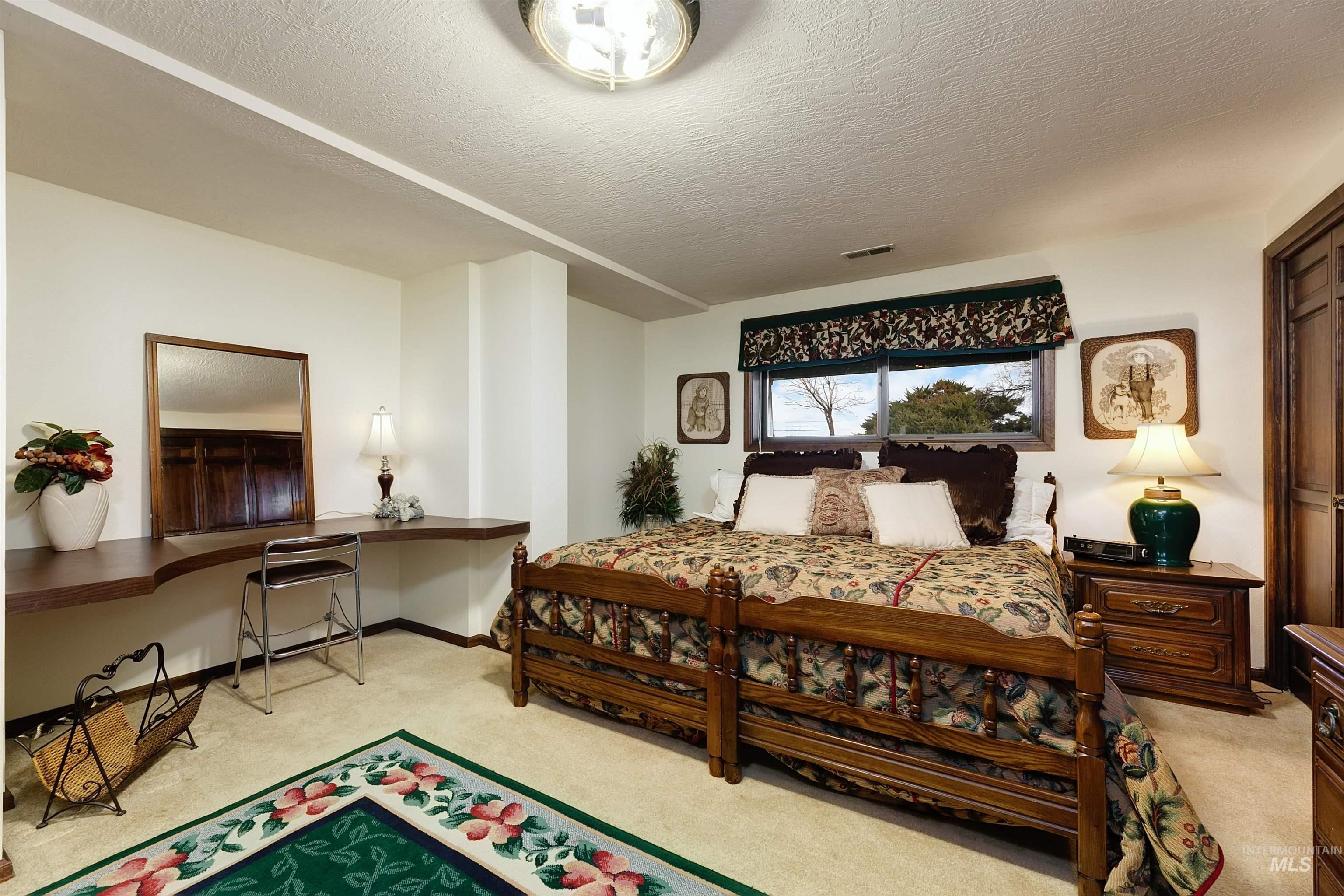 10030 W Stardust Drive, Boise, Idaho 83709, 5 Bedrooms, 3.5 Bathrooms, Residential For Sale, Price $1,149,000,MLS 98974682