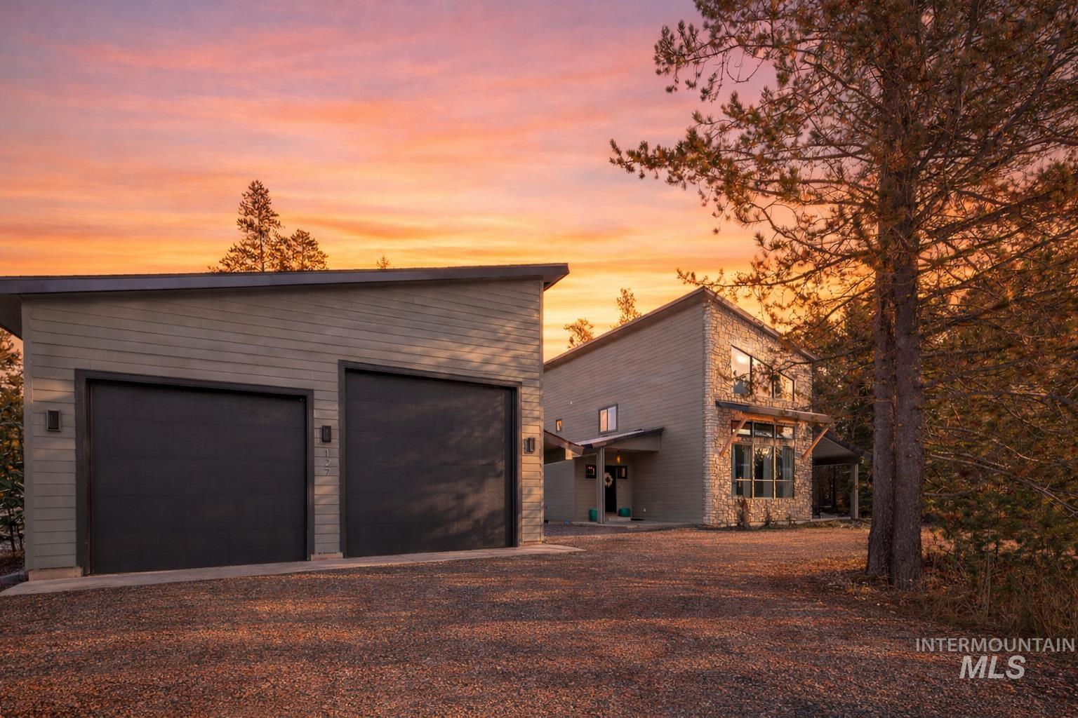 127 Jacks Loop, Donnelly, Idaho 83615, 3 Bedrooms, 3 Bathrooms, Residential For Sale, Price $1,100,000,MLS 98974684