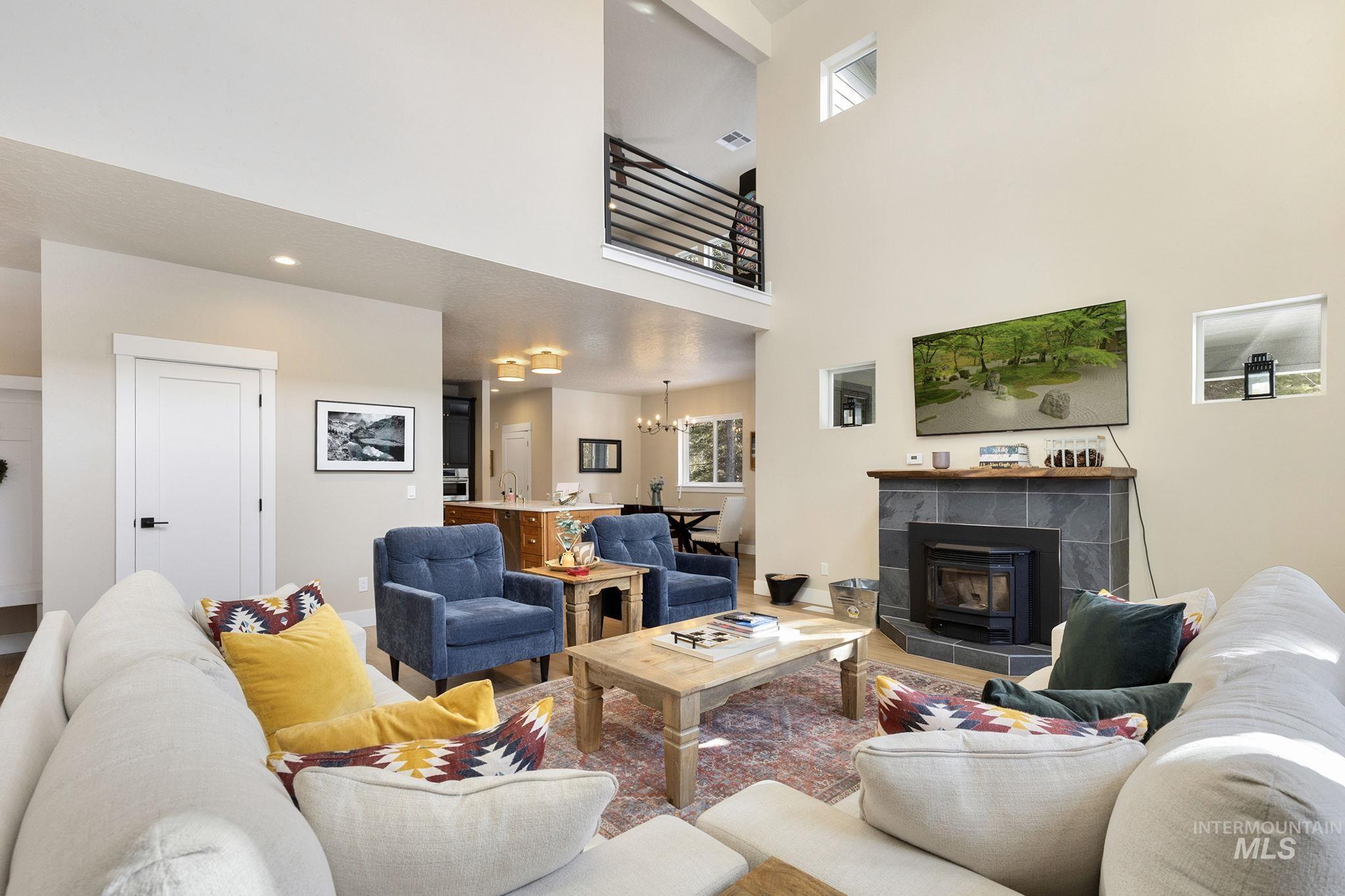 127 Jacks Loop, Donnelly, Idaho 83615, 3 Bedrooms, 3 Bathrooms, Residential For Sale, Price $1,100,000,MLS 98974684