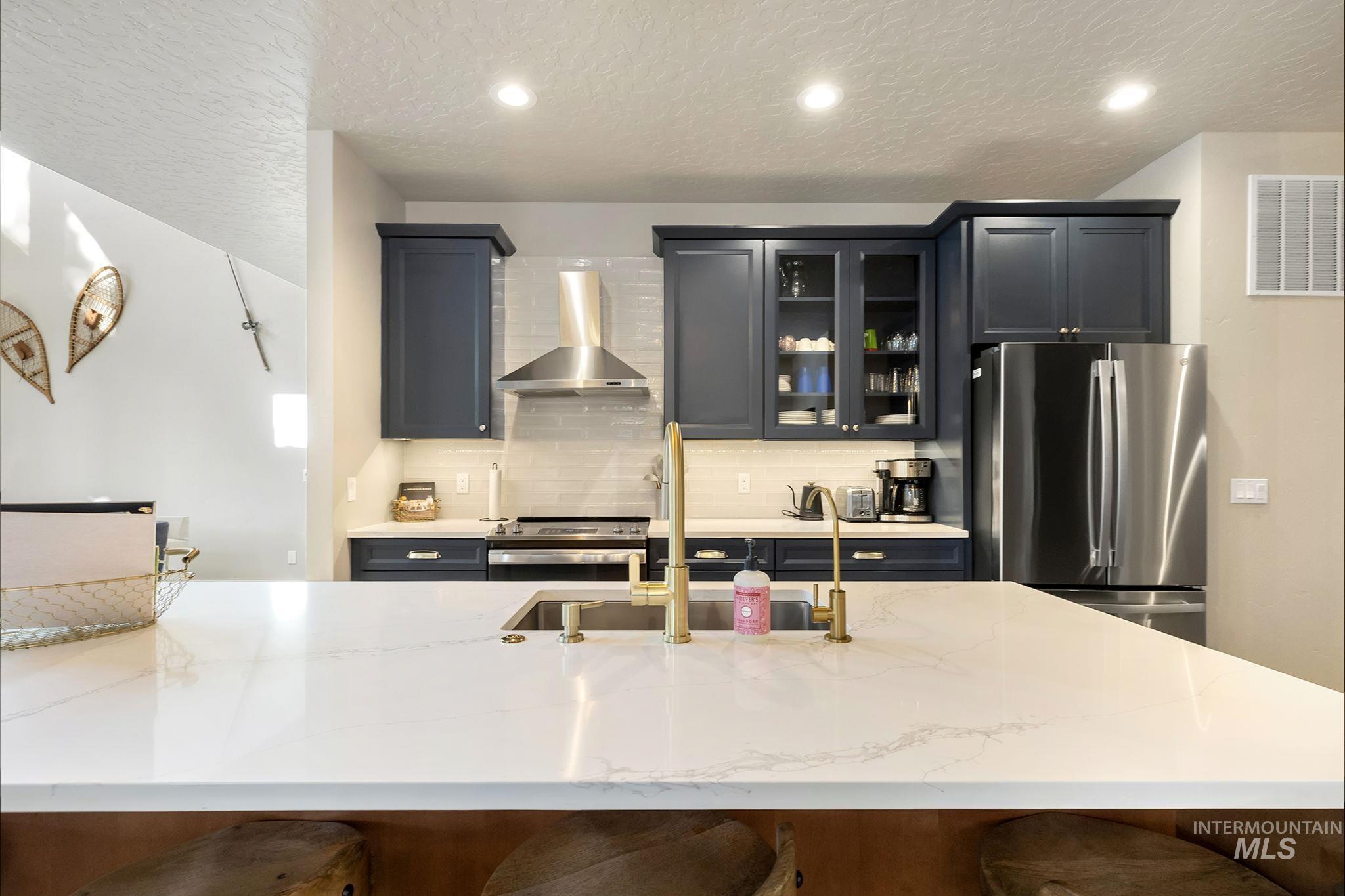 127 Jacks Loop, Donnelly, Idaho 83615, 3 Bedrooms, 3 Bathrooms, Residential For Sale, Price $1,100,000,MLS 98974684