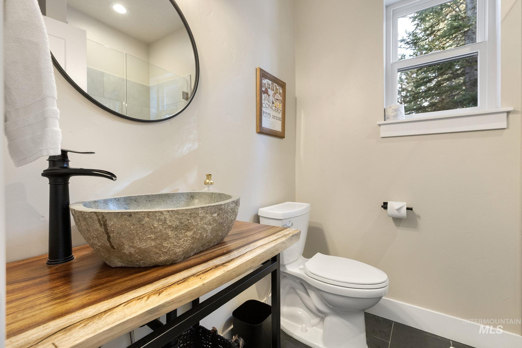 127 Jacks Loop, Donnelly, Idaho 83615, 3 Bedrooms, 3 Bathrooms, Residential For Sale, Price $1,100,000,MLS 98974684