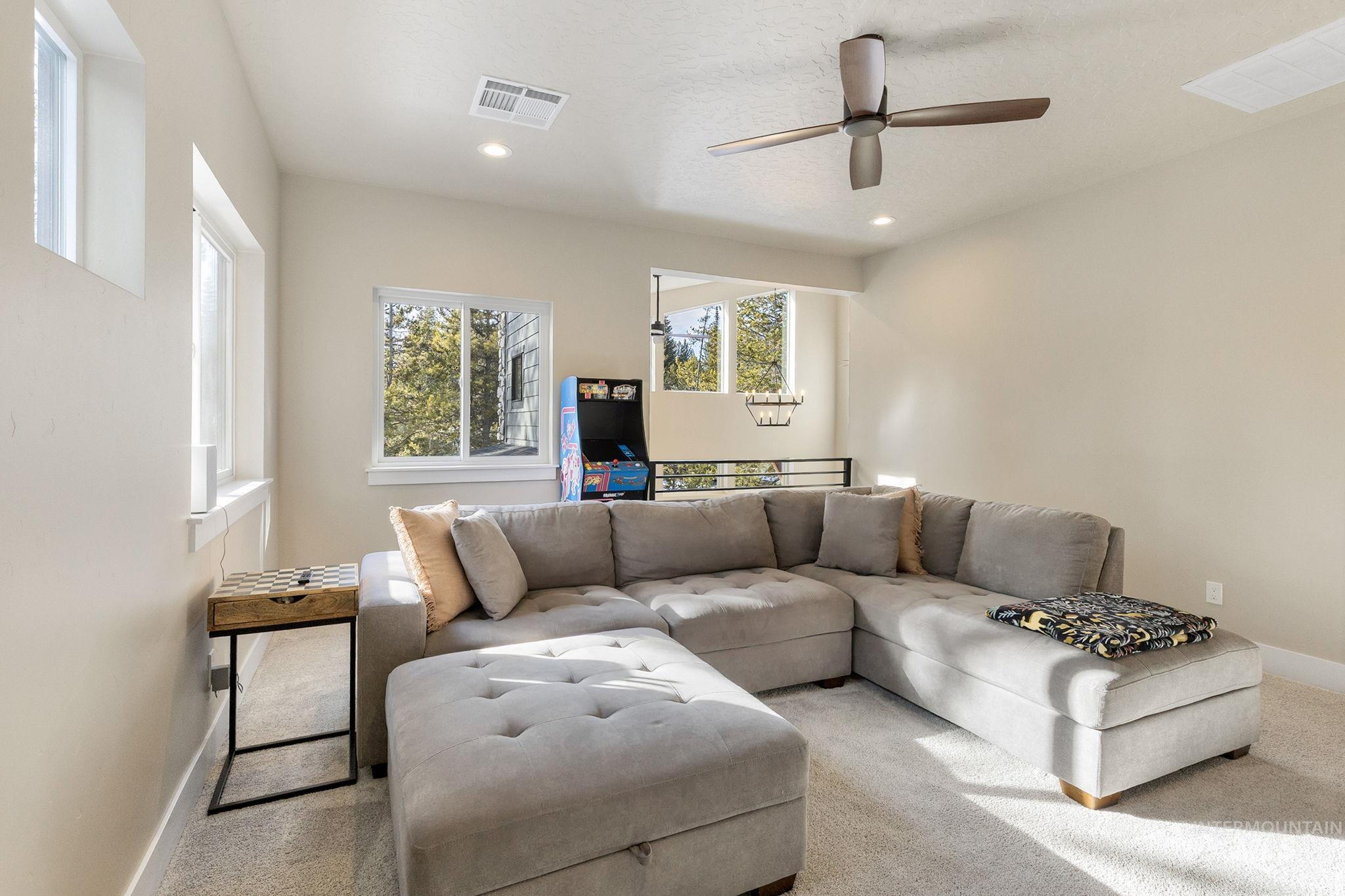 127 Jacks Loop, Donnelly, Idaho 83615, 3 Bedrooms, 3 Bathrooms, Residential For Sale, Price $1,100,000,MLS 98974684