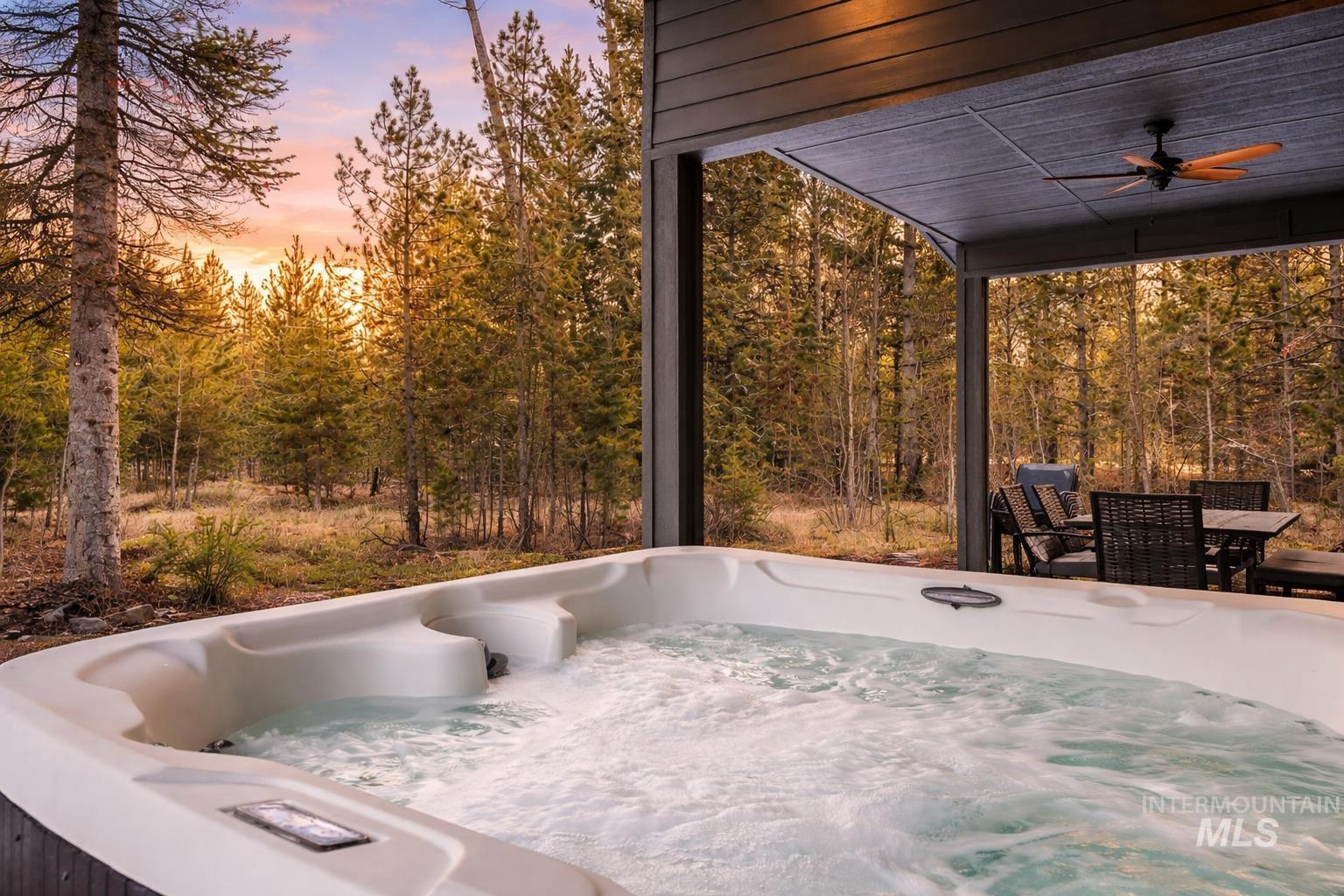 127 Jacks Loop, Donnelly, Idaho 83615, 3 Bedrooms, 3 Bathrooms, Residential For Sale, Price $1,100,000,MLS 98974684