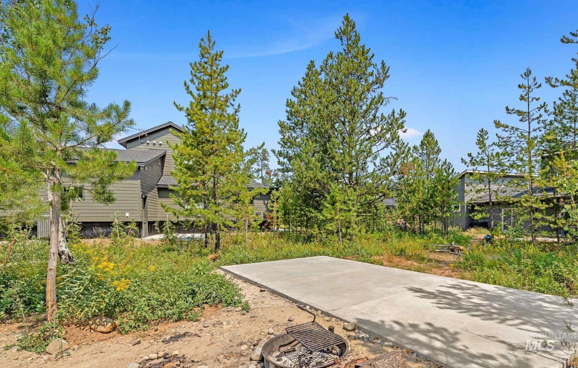 127 Jacks Loop, Donnelly, Idaho 83615, 3 Bedrooms, 3 Bathrooms, Residential For Sale, Price $1,100,000,MLS 98974684