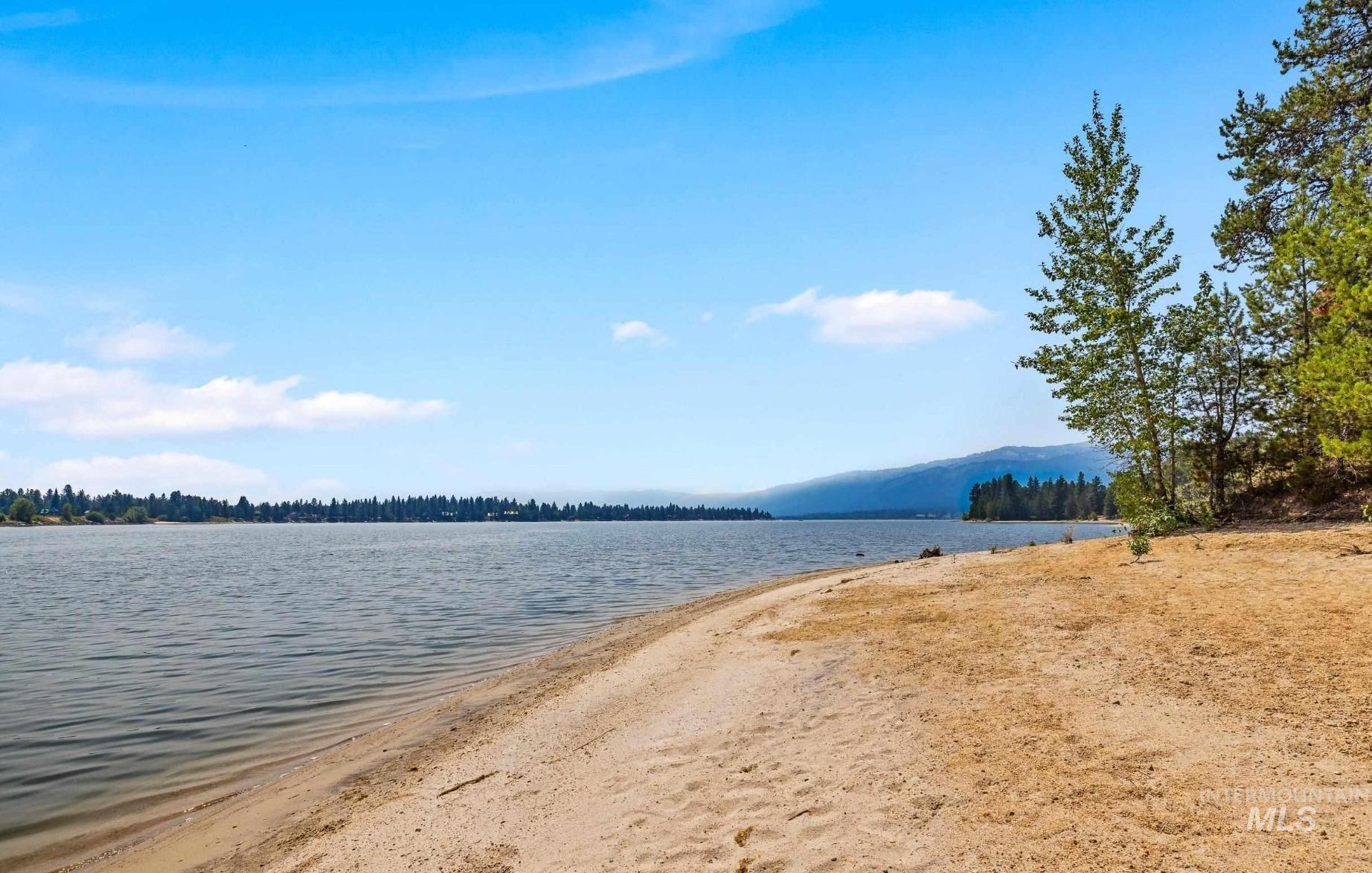 127 Jacks Loop, Donnelly, Idaho 83615, 3 Bedrooms, 3 Bathrooms, Residential For Sale, Price $1,100,000,MLS 98974684