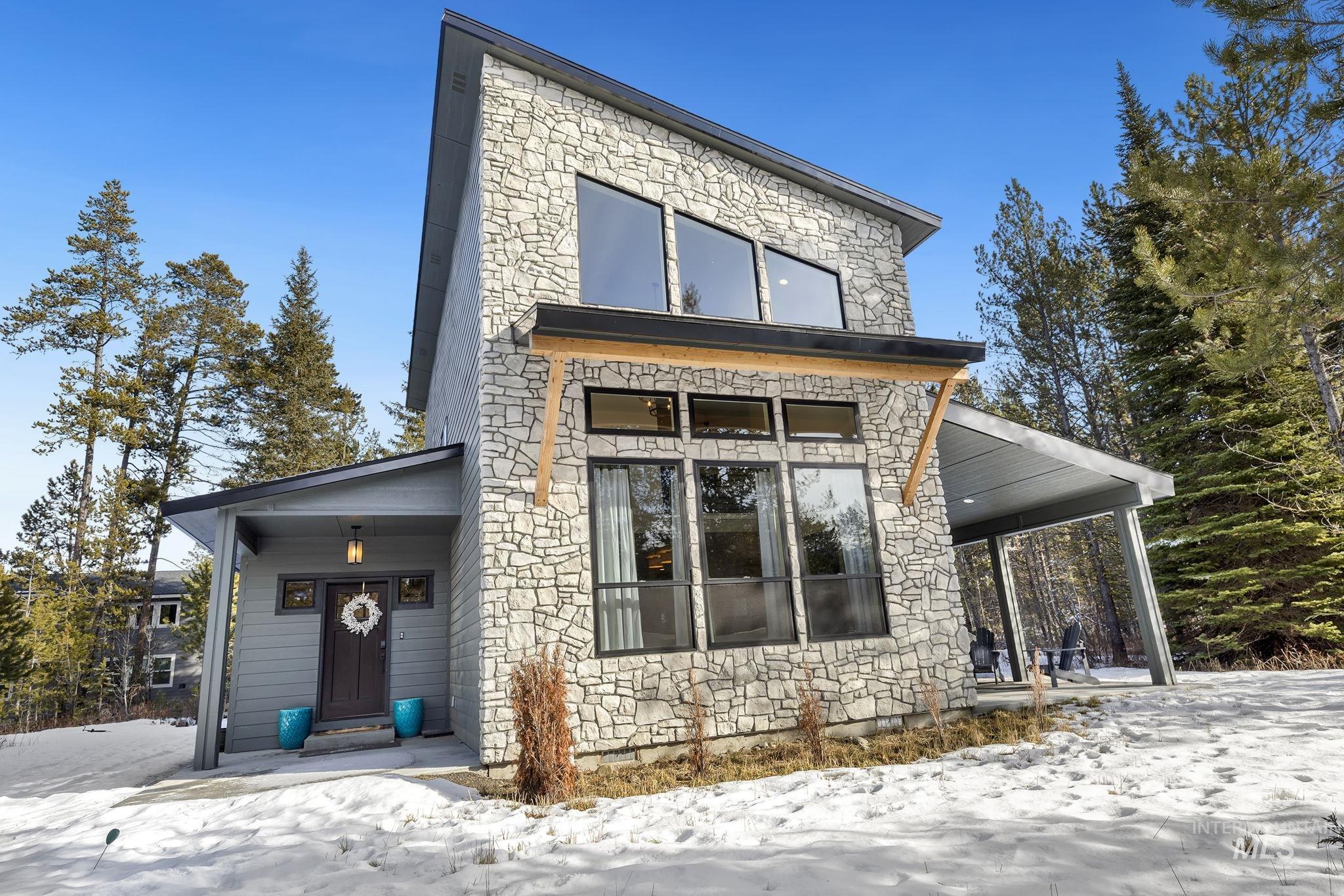 127 Jacks Loop, Donnelly, Idaho 83615, 3 Bedrooms, 3 Bathrooms, Residential For Sale, Price $1,100,000,MLS 98974684