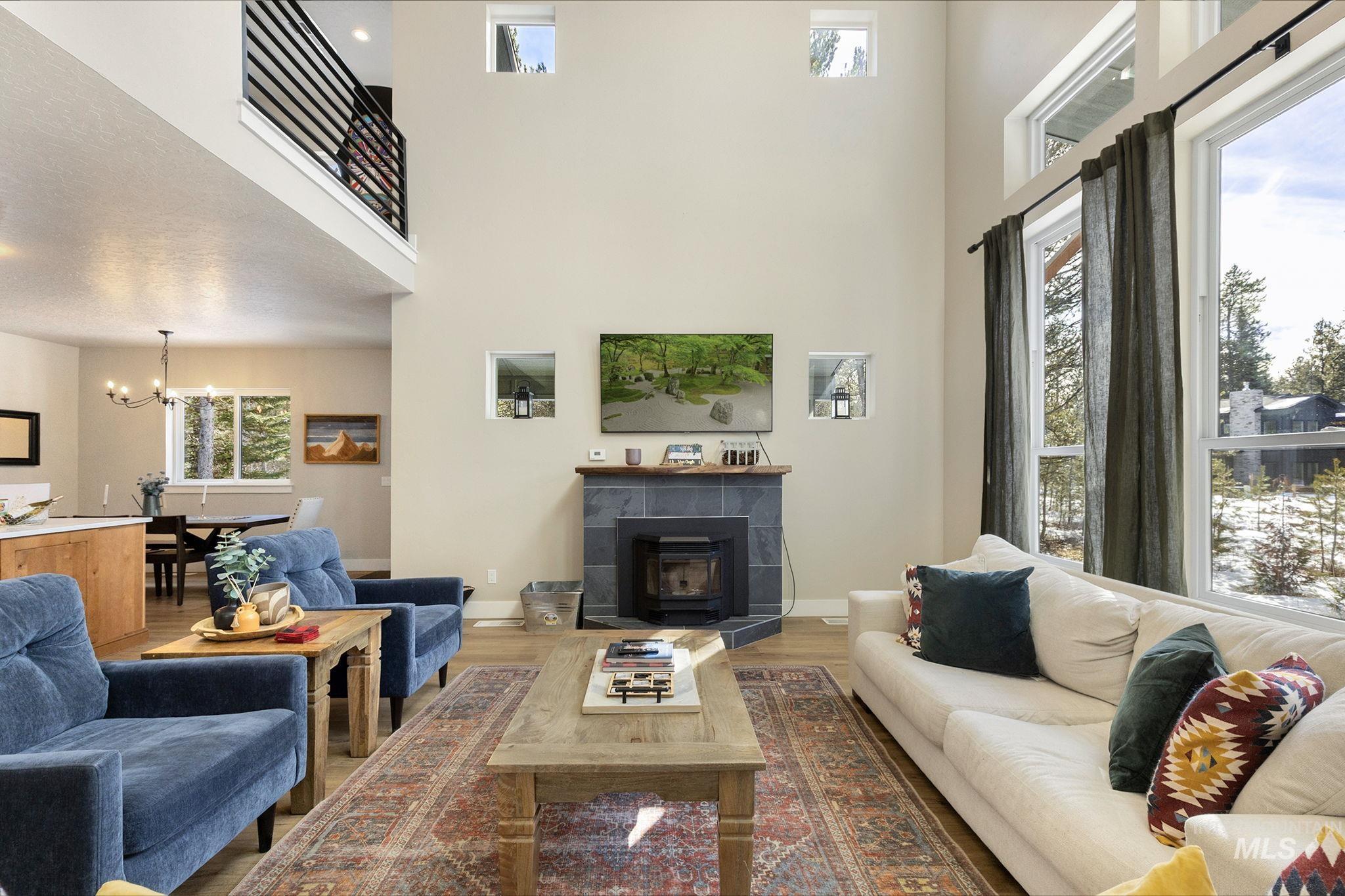 127 Jacks Loop, Donnelly, Idaho 83615, 3 Bedrooms, 3 Bathrooms, Residential For Sale, Price $1,100,000,MLS 98974684