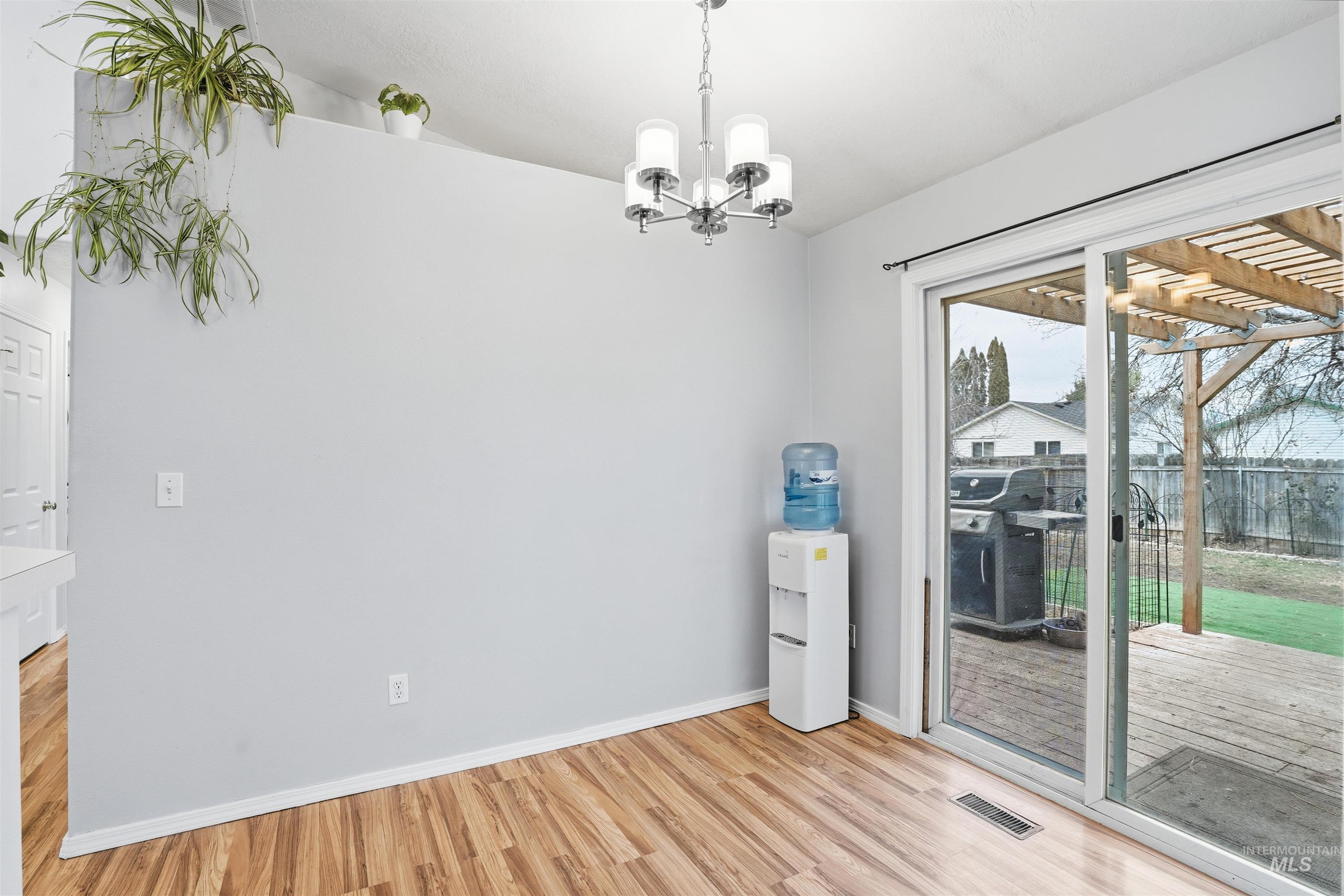 400 W Case St, Kuna, Idaho 83634-3126, 3 Bedrooms, 2 Bathrooms, Residential For Sale, Price $362,500,MLS 98974685