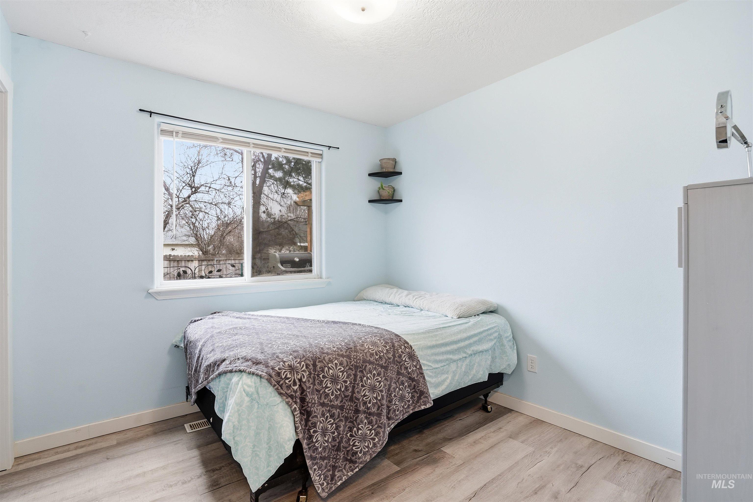 400 W Case St, Kuna, Idaho 83634-3126, 3 Bedrooms, 2 Bathrooms, Residential For Sale, Price $362,500,MLS 98974685