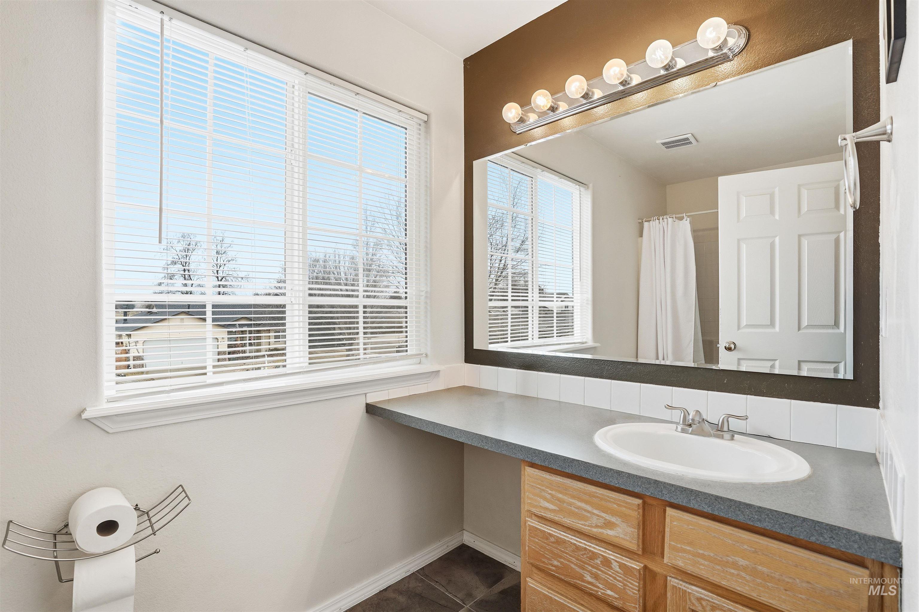 400 W Case St, Kuna, Idaho 83634-3126, 3 Bedrooms, 2 Bathrooms, Residential For Sale, Price $362,500,MLS 98974685