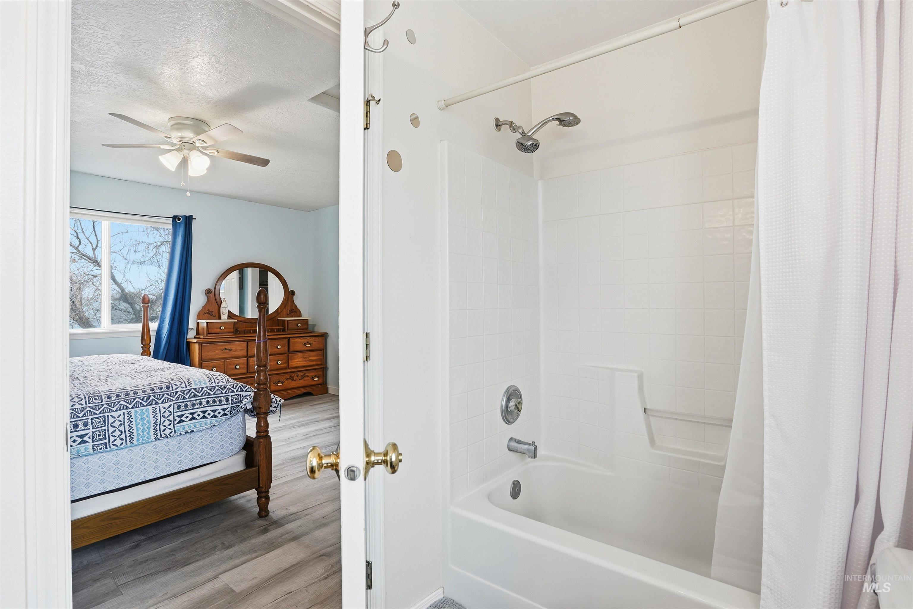 400 W Case St, Kuna, Idaho 83634-3126, 3 Bedrooms, 2 Bathrooms, Residential For Sale, Price $362,500,MLS 98974685