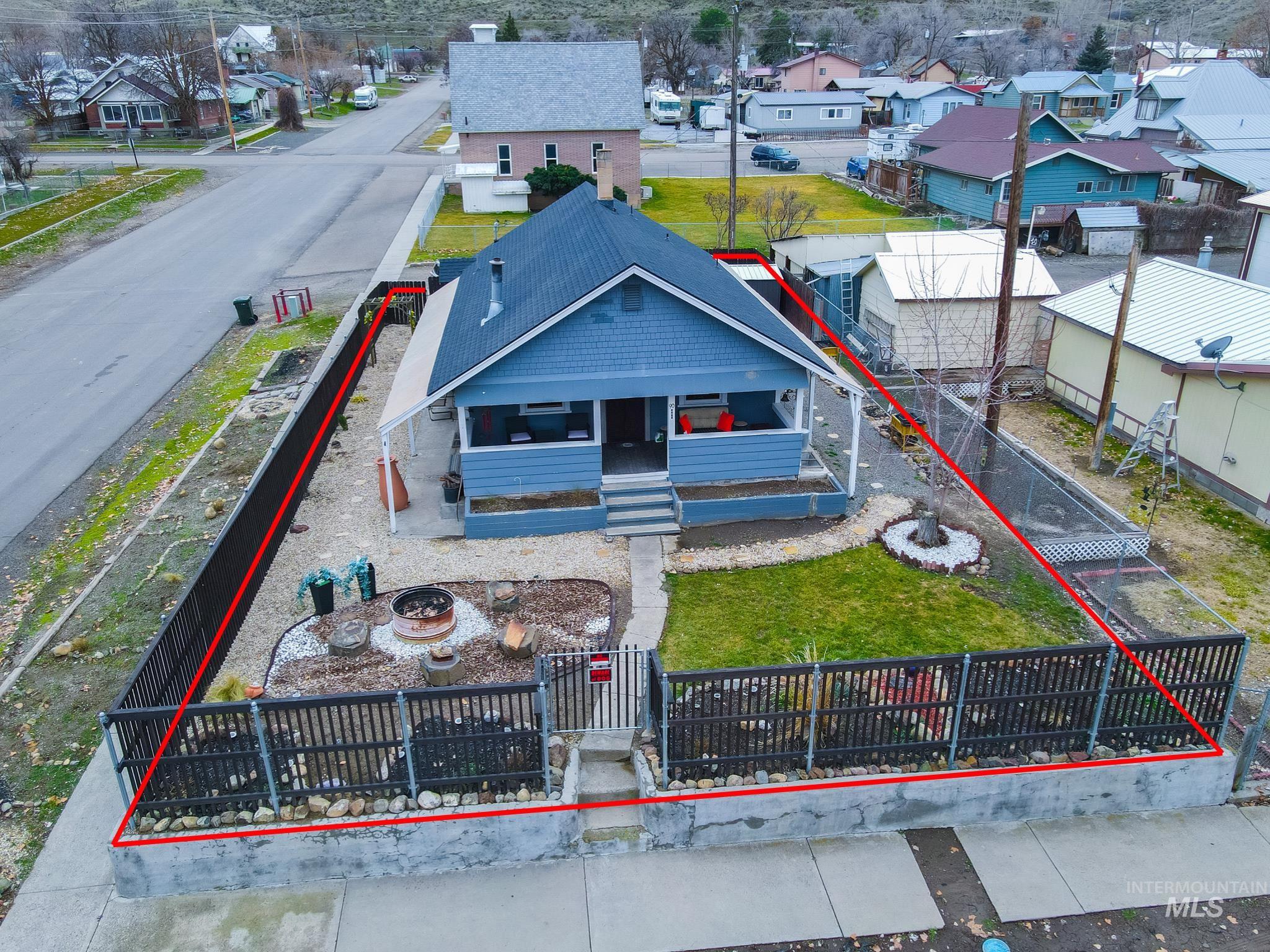 90 E Jefferson, Huntington, Oregon 97907-0000, 5 Bedrooms, 2 Bathrooms, Residential For Sale, Price $239,999,MLS 98974686