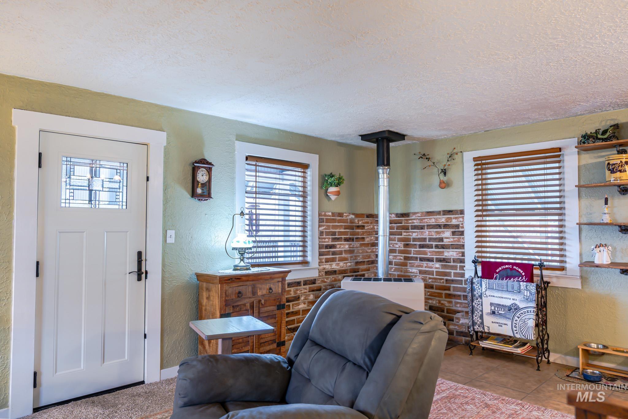 90 E Jefferson, Huntington, Oregon 97907-0000, 5 Bedrooms, 2 Bathrooms, Residential For Sale, Price $239,999,MLS 98974686