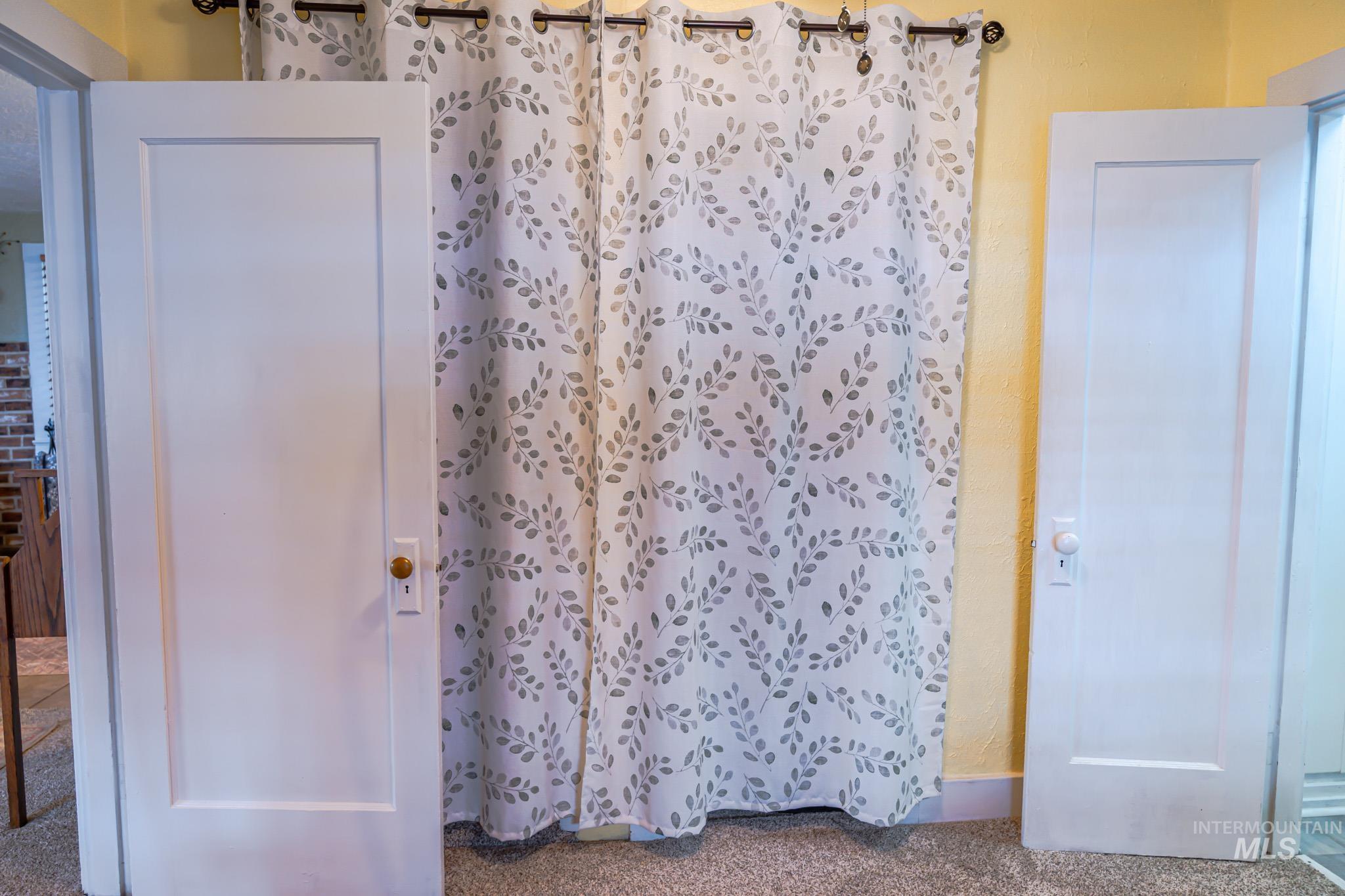 90 E Jefferson, Huntington, Oregon 97907-0000, 5 Bedrooms, 2 Bathrooms, Residential For Sale, Price $239,999,MLS 98974686