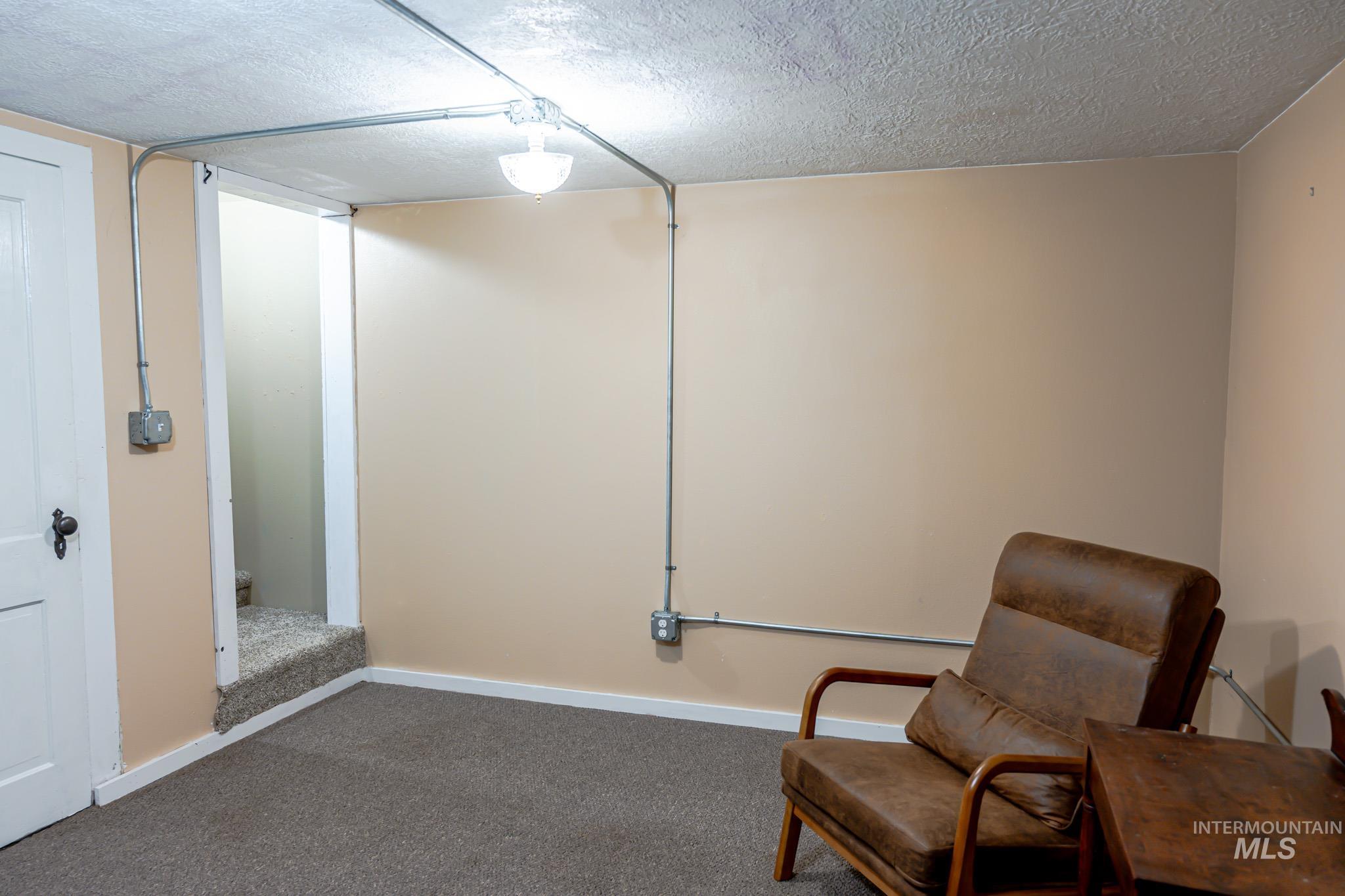 90 E Jefferson, Huntington, Oregon 97907-0000, 5 Bedrooms, 2 Bathrooms, Residential For Sale, Price $239,999,MLS 98974686