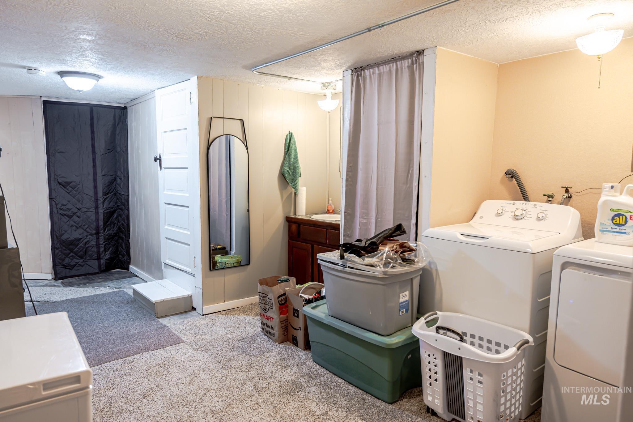 90 E Jefferson, Huntington, Oregon 97907-0000, 5 Bedrooms, 2 Bathrooms, Residential For Sale, Price $239,999,MLS 98974686