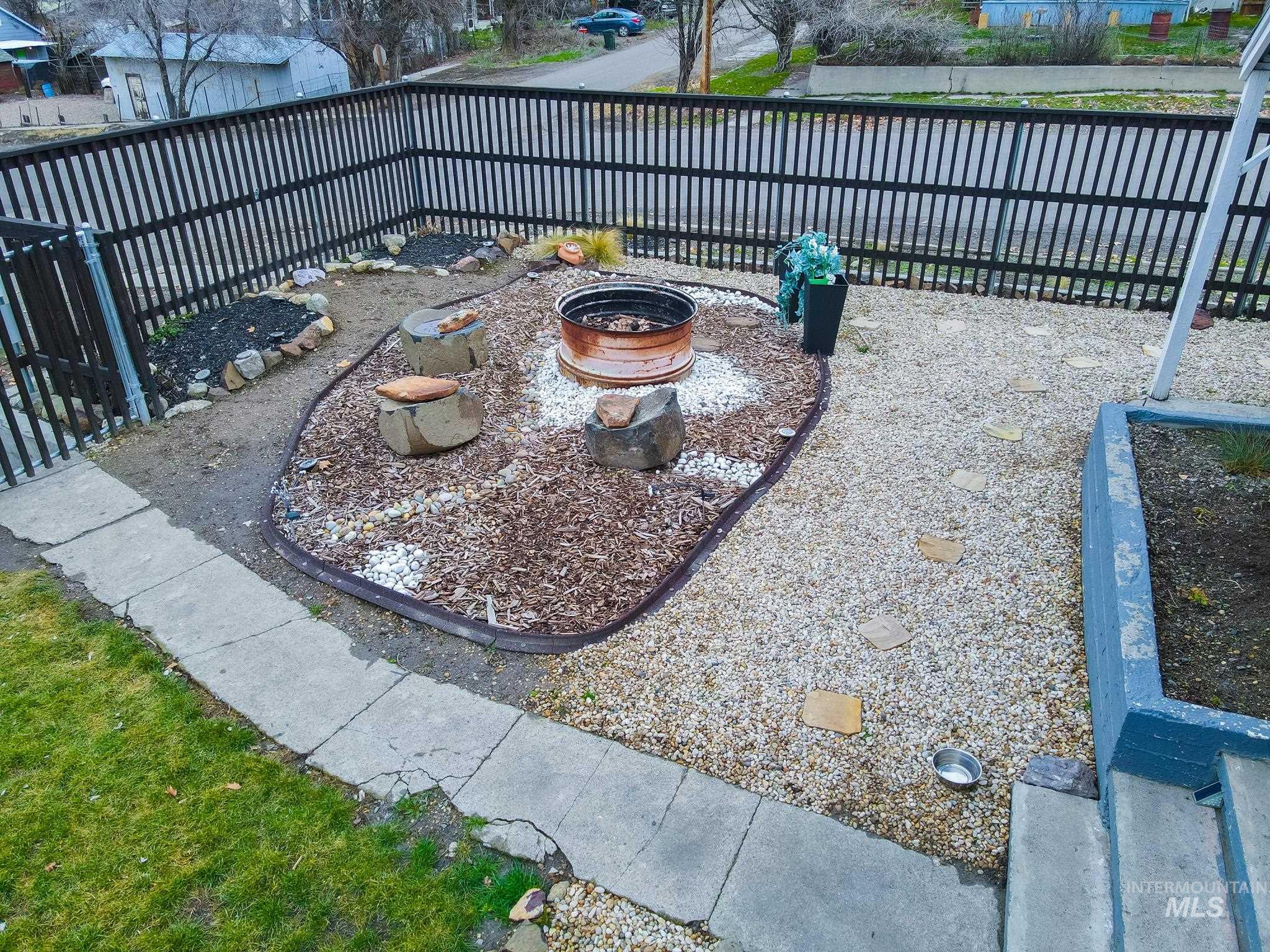 90 E Jefferson, Huntington, Oregon 97907-0000, 5 Bedrooms, 2 Bathrooms, Residential For Sale, Price $239,999,MLS 98974686