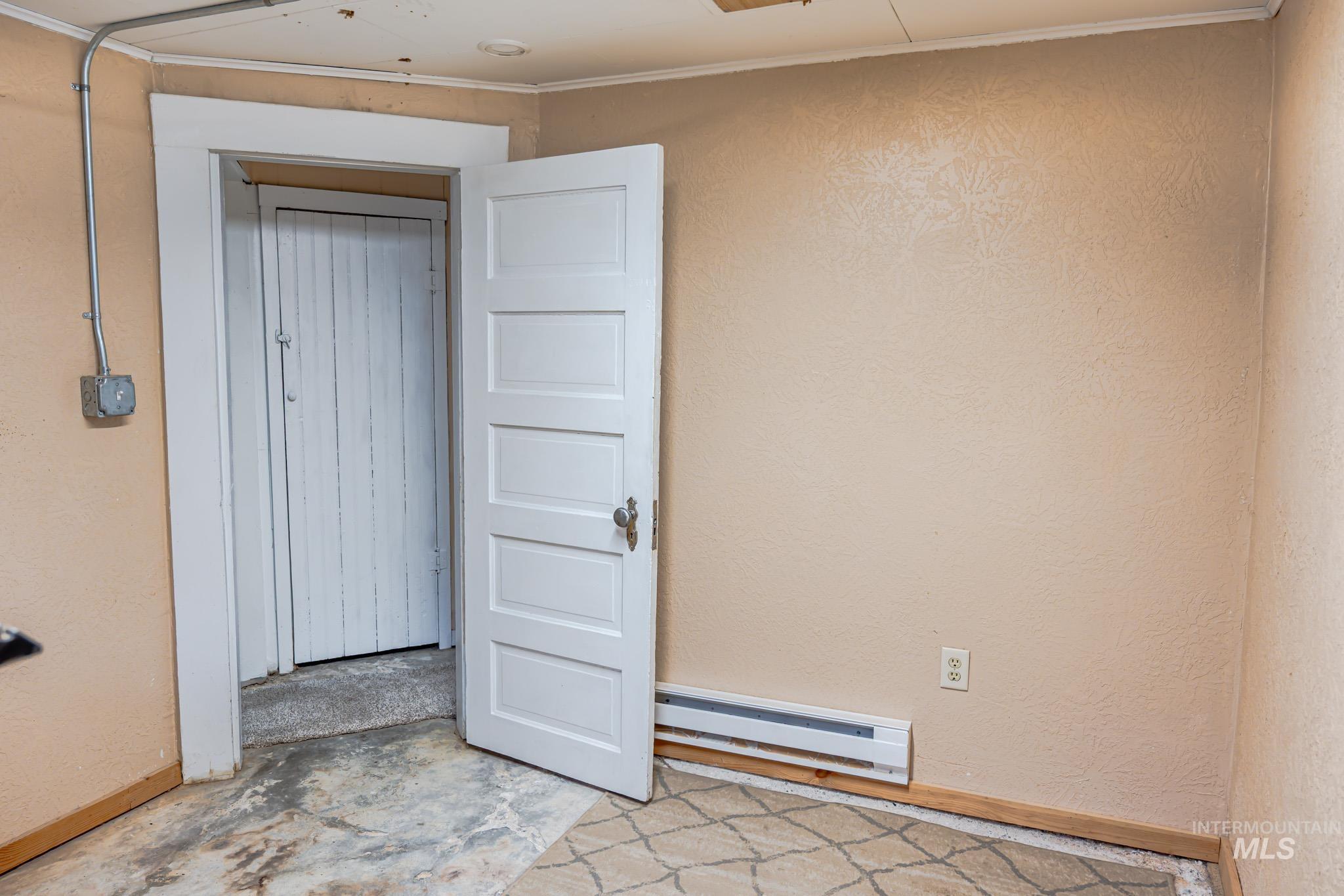 90 E Jefferson, Huntington, Oregon 97907-0000, 5 Bedrooms, 2 Bathrooms, Residential For Sale, Price $239,999,MLS 98974686