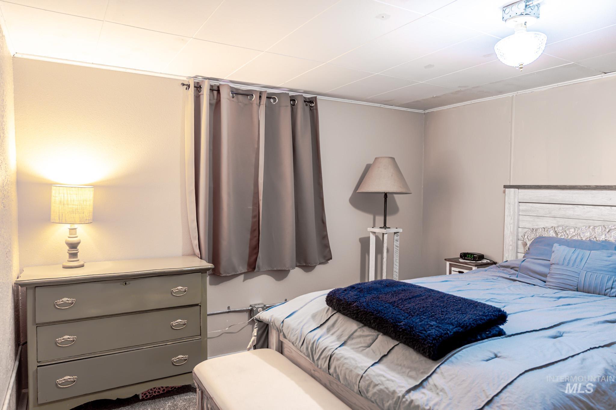 90 E Jefferson, Huntington, Oregon 97907-0000, 5 Bedrooms, 2 Bathrooms, Residential For Sale, Price $239,999,MLS 98974686