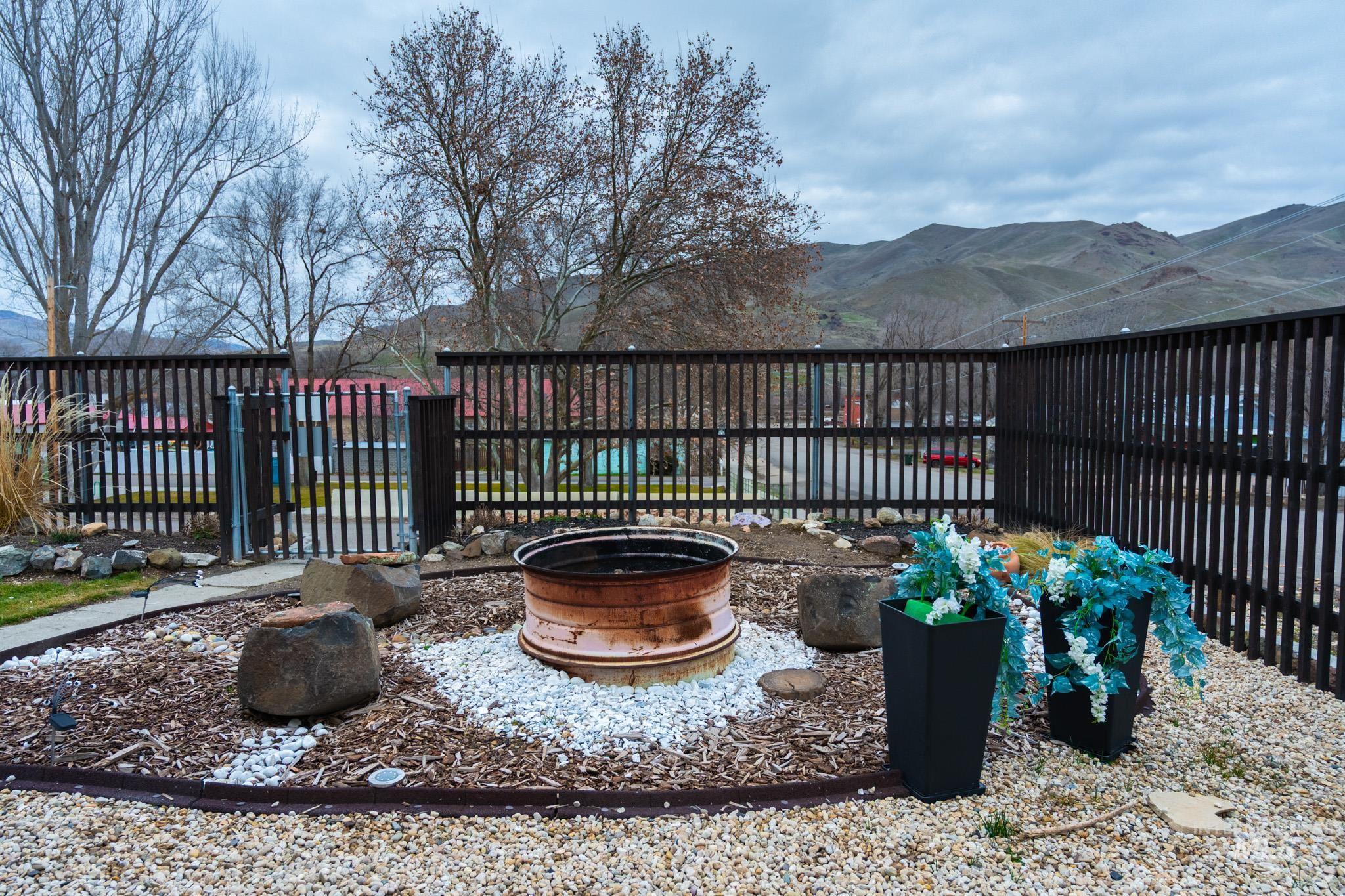 90 E Jefferson, Huntington, Oregon 97907-0000, 5 Bedrooms, 2 Bathrooms, Residential For Sale, Price $239,999,MLS 98974686